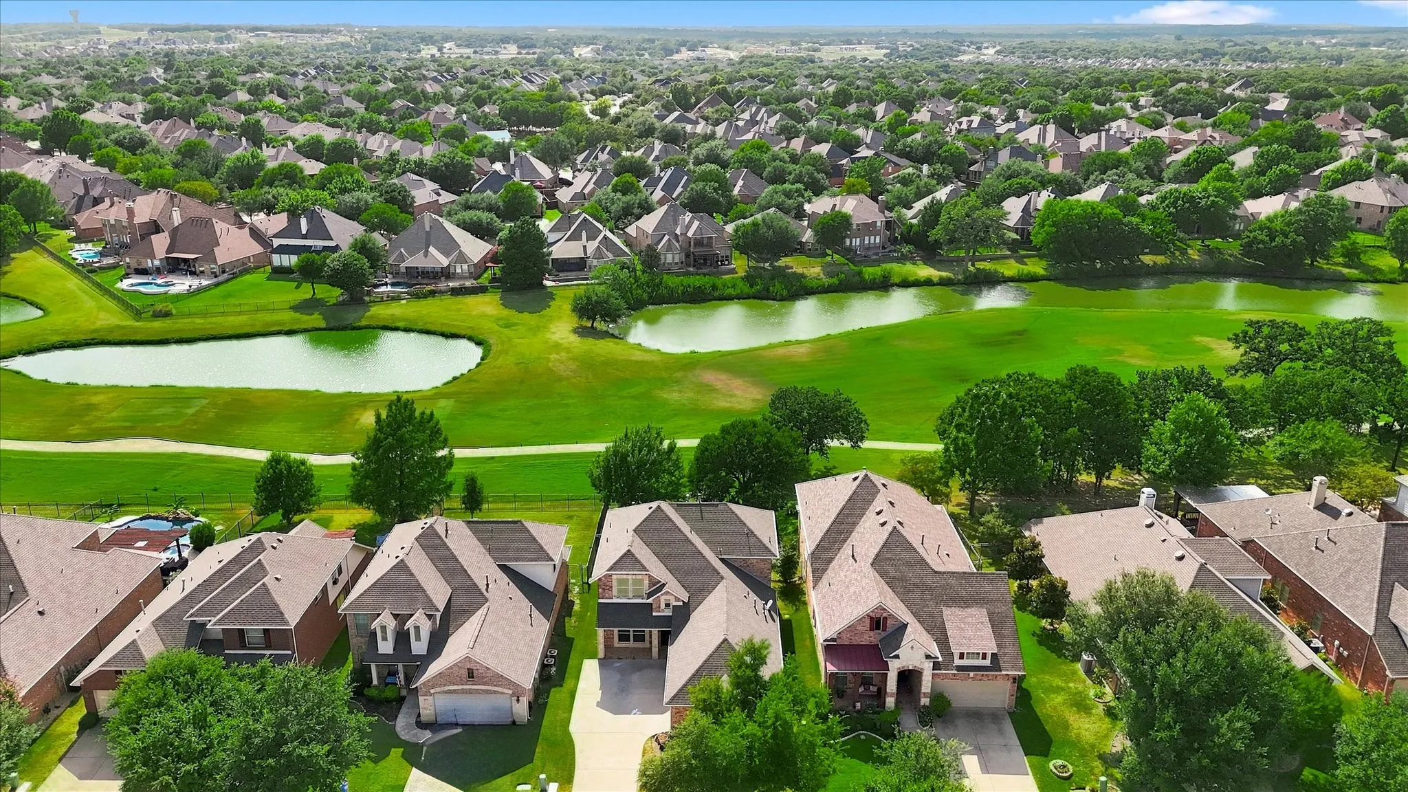 Single Family Residence For Sale in Denton County , 1581 Meadows Avenue, Lantana, Texas 76226, 4 Bedroom, 4 Bathroom, 3 Garage spaces, 2,674 Sqft, built in 2004, mls#21352235, Real Estate Agent in Lantana, Homes For Sale in Denton county, Homes For Sale in Lantana, Realtor in Lantana Texas, Real Estate Brokerage Independent Realty Texas, Luminita Cordes Realtor