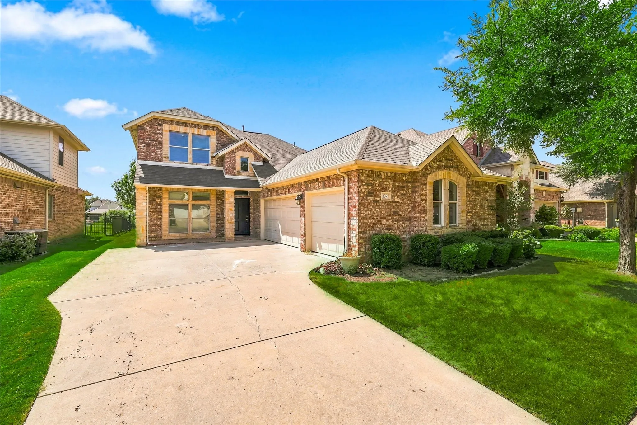 Single Family Residence For Sale in Denton County , 1581 Meadows Avenue, Lantana, Texas 76226, 4 Bedroom, 4 Bathroom, 3 Garage spaces, 2,674 Sqft, built in 2004, mls#21352235, Real Estate Agent in Lantana, Homes For Sale in Denton county, Homes For Sale in Lantana, Realtor in Lantana Texas, Real Estate Brokerage Independent Realty Texas, Luminita Cordes Realtor