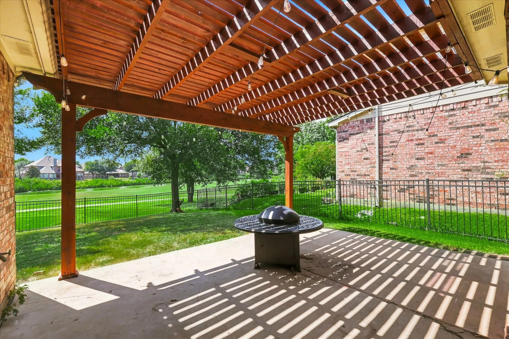 Single Family Residence For Sale in Denton County , 1581 Meadows Avenue, Lantana, Texas 76226, 4 Bedroom, 4 Bathroom, 3 Garage spaces, 2,674 Sqft, built in 2004, mls#21352235, Real Estate Agent in Lantana, Homes For Sale in Denton county, Homes For Sale in Lantana, Realtor in Lantana Texas, Real Estate Brokerage Independent Realty Texas, Luminita Cordes Realtor