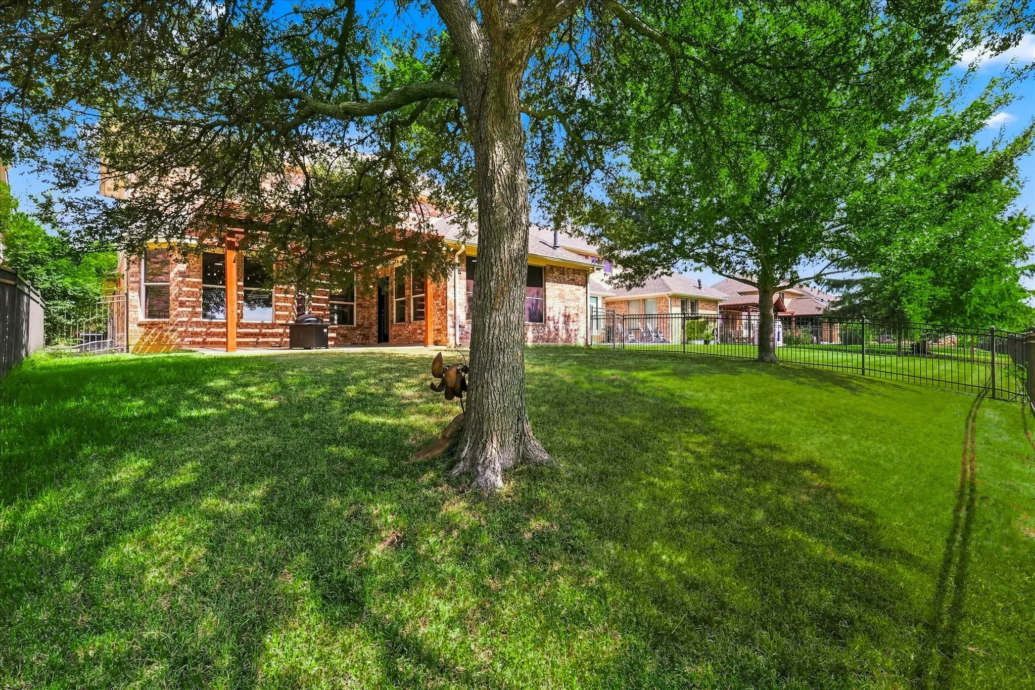 Single Family Residence For Sale in Denton County , 1581 Meadows Avenue, Lantana, Texas 76226, 4 Bedroom, 4 Bathroom, 3 Garage spaces, 2,674 Sqft, built in 2004, mls#21352235, Real Estate Agent in Lantana, Homes For Sale in Denton county, Homes For Sale in Lantana, Realtor in Lantana Texas, Real Estate Brokerage Independent Realty Texas, Luminita Cordes Realtor