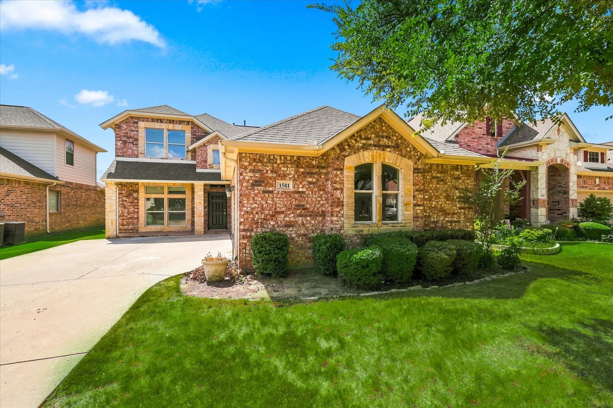 1581 Meadows Avenue is a beautiful home nestled in Lantana's established Larkspur community.