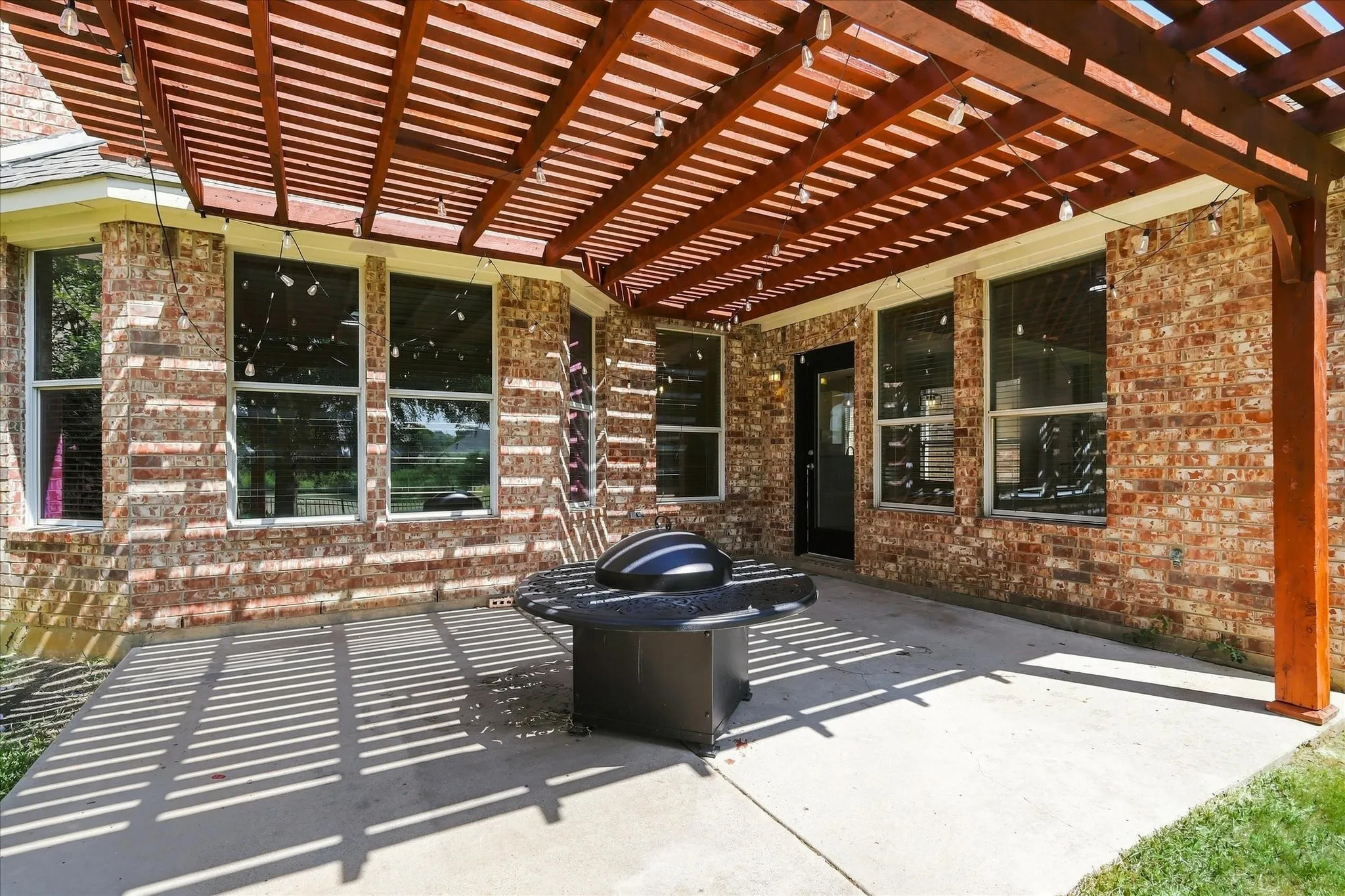 Single Family Residence For Sale in Denton County , 1581 Meadows Avenue, Lantana, Texas 76226, 4 Bedroom, 4 Bathroom, 3 Garage spaces, 2,674 Sqft, built in 2004, mls#21352235, Real Estate Agent in Lantana, Homes For Sale in Denton county, Homes For Sale in Lantana, Realtor in Lantana Texas, Real Estate Brokerage Independent Realty Texas, Luminita Cordes Realtor