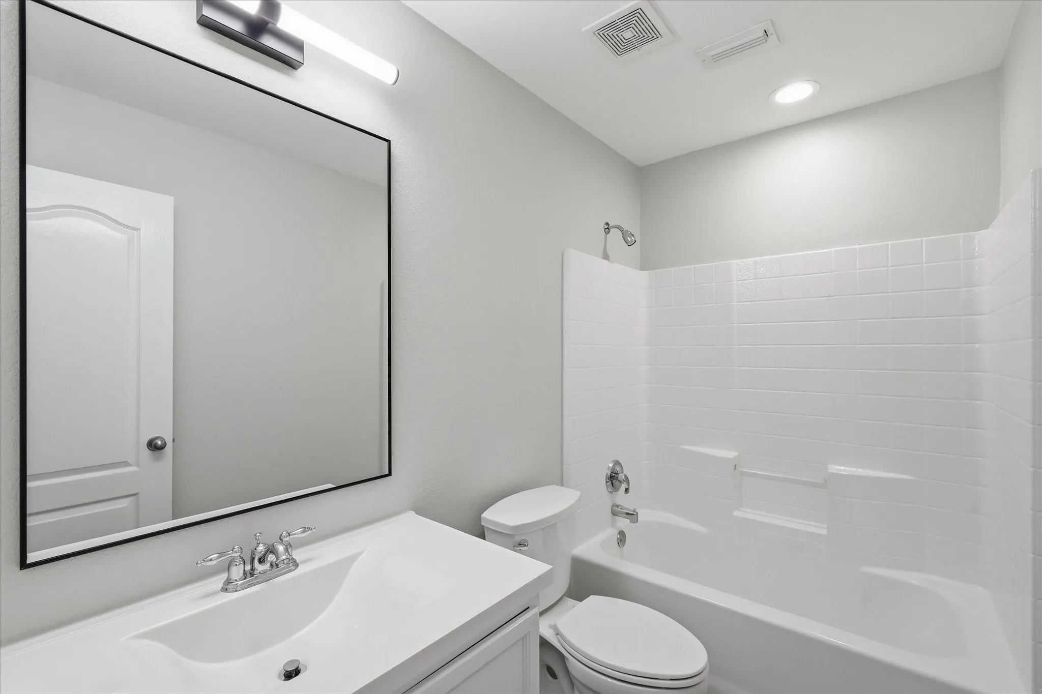 Single Family Residence For Sale in Denton County , 1581 Meadows Avenue, Lantana, Texas 76226, 4 Bedroom, 4 Bathroom, 3 Garage spaces, 2,674 Sqft, built in 2004, mls#21352235, Real Estate Agent in Lantana, Homes For Sale in Denton county, Homes For Sale in Lantana, Realtor in Lantana Texas, Real Estate Brokerage Independent Realty Texas, Luminita Cordes Realtor