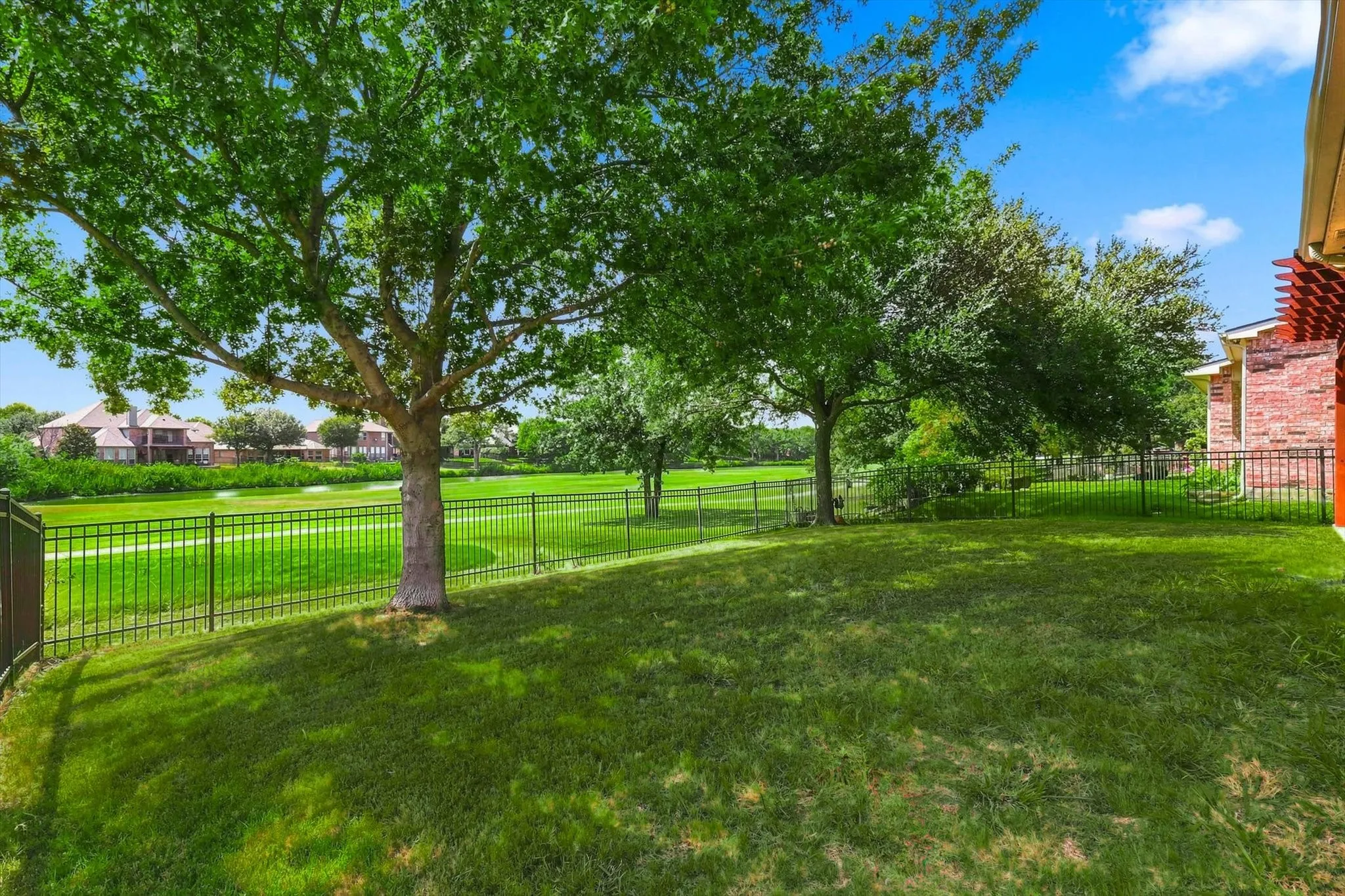 Single Family Residence For Sale in Denton County , 1581 Meadows Avenue, Lantana, Texas 76226, 4 Bedroom, 4 Bathroom, 3 Garage spaces, 2,674 Sqft, built in 2004, mls#21352235, Real Estate Agent in Lantana, Homes For Sale in Denton county, Homes For Sale in Lantana, Realtor in Lantana Texas, Real Estate Brokerage Independent Realty Texas, Luminita Cordes Realtor