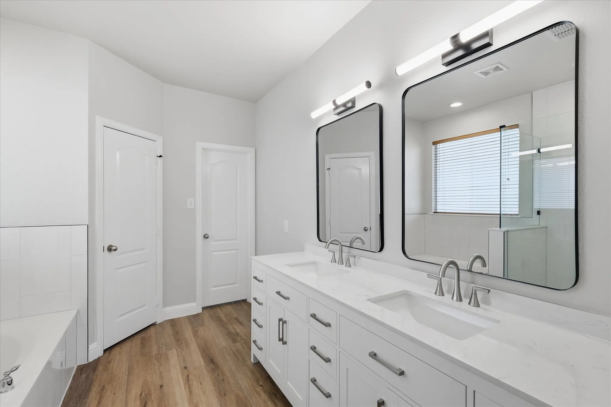 Single Family Residence For Sale in Denton County , 1581 Meadows Avenue, Lantana, Texas 76226, 4 Bedroom, 4 Bathroom, 3 Garage spaces, 2,674 Sqft, built in 2004, mls#21352235, Real Estate Agent in Lantana, Homes For Sale in Denton county, Homes For Sale in Lantana, Realtor in Lantana Texas, Real Estate Brokerage Independent Realty Texas, Luminita Cordes Realtor