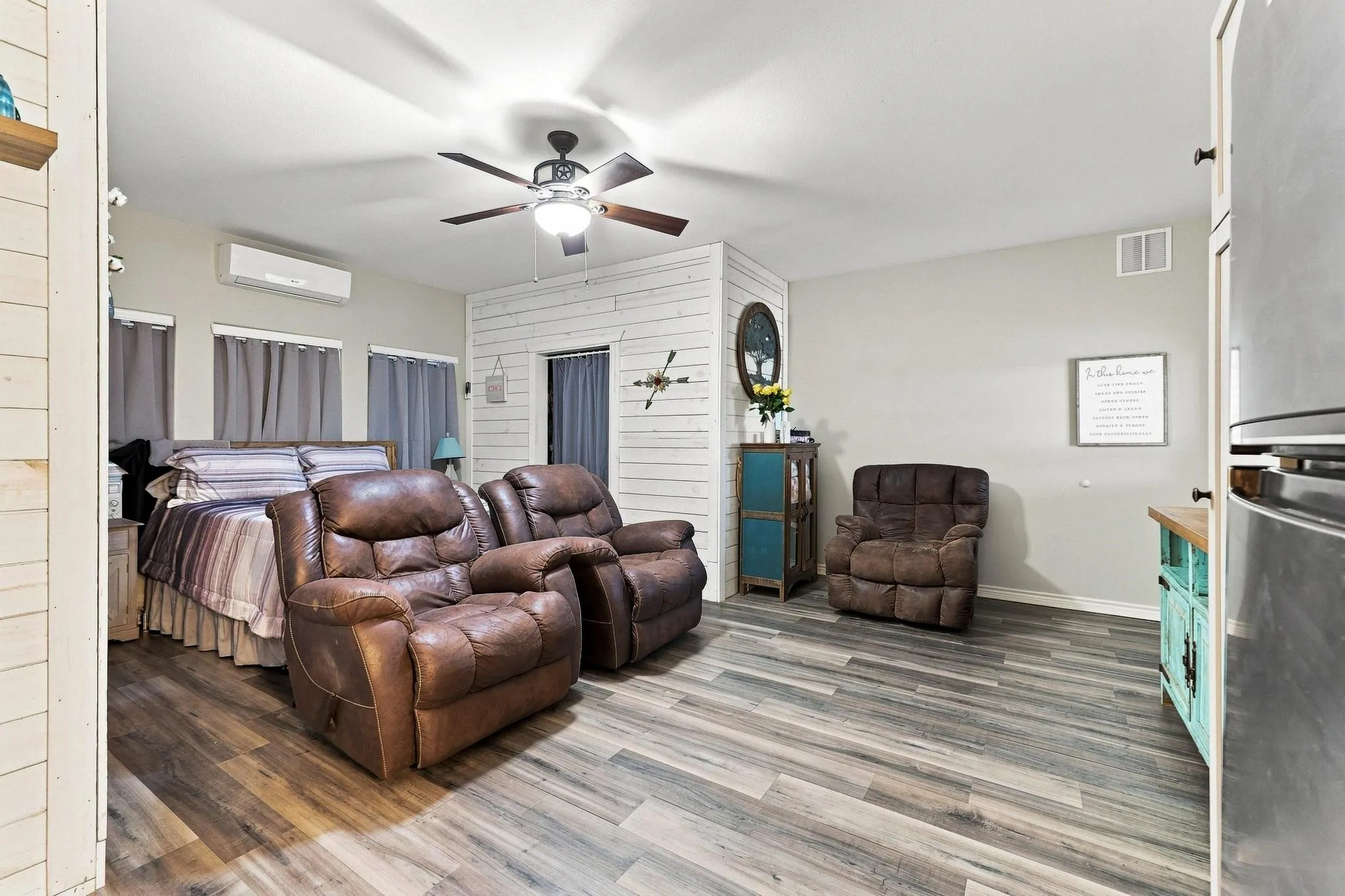 Single Family Residence For Sale in Collin County , 2455 County Road 700, Farmersville, Texas 75442, 6 Bedroom, 4 Bathroom, Garage spaces, 2,662 Sqft, built in 2010, mls#21348650, Real Estate Agent in Farmersville, Homes For Sale in Collin county, Homes For Sale in Farmersville, Realtor in Farmersville Texas, Real Estate Brokerage Independent Realty Texas, Luminita Cordes Realtor