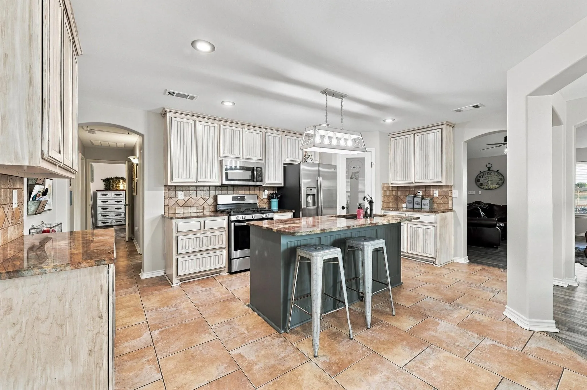 Single Family Residence For Sale in Collin County , 2455 County Road 700, Farmersville, Texas 75442, 6 Bedroom, 4 Bathroom, Garage spaces, 2,662 Sqft, built in 2010, mls#21348650, Real Estate Agent in Farmersville, Homes For Sale in Collin county, Homes For Sale in Farmersville, Realtor in Farmersville Texas, Real Estate Brokerage Independent Realty Texas, Luminita Cordes Realtor