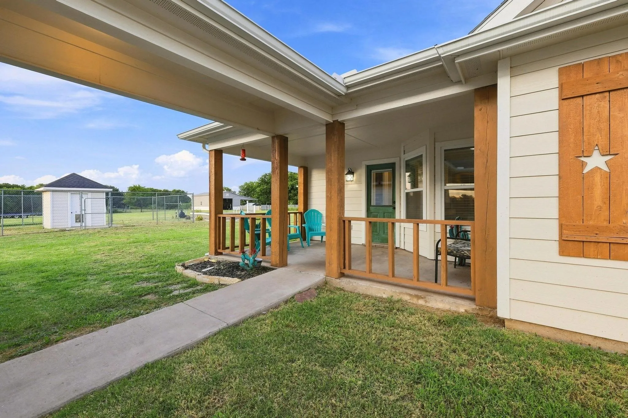 Single Family Residence For Sale in Collin County , 2455 County Road 700, Farmersville, Texas 75442, 6 Bedroom, 4 Bathroom, Garage spaces, 2,662 Sqft, built in 2010, mls#21348650, Real Estate Agent in Farmersville, Homes For Sale in Collin county, Homes For Sale in Farmersville, Realtor in Farmersville Texas, Real Estate Brokerage Independent Realty Texas, Luminita Cordes Realtor