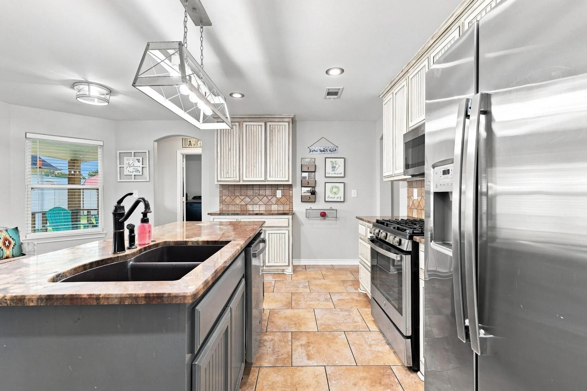 Single Family Residence For Sale in Collin County , 2455 County Road 700, Farmersville, Texas 75442, 6 Bedroom, 4 Bathroom, Garage spaces, 2,662 Sqft, built in 2010, mls#21348650, Real Estate Agent in Farmersville, Homes For Sale in Collin county, Homes For Sale in Farmersville, Realtor in Farmersville Texas, Real Estate Brokerage Independent Realty Texas, Luminita Cordes Realtor