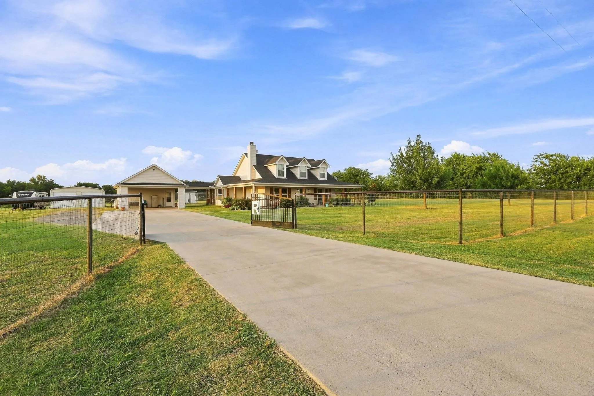 Single Family Residence For Sale in Collin County , 2455 County Road 700, Farmersville, Texas 75442, 6 Bedroom, 4 Bathroom, Garage spaces, 2,662 Sqft, built in 2010, mls#21348650, Real Estate Agent in Farmersville, Homes For Sale in Collin county, Homes For Sale in Farmersville, Realtor in Farmersville Texas, Real Estate Brokerage Independent Realty Texas, Luminita Cordes Realtor
