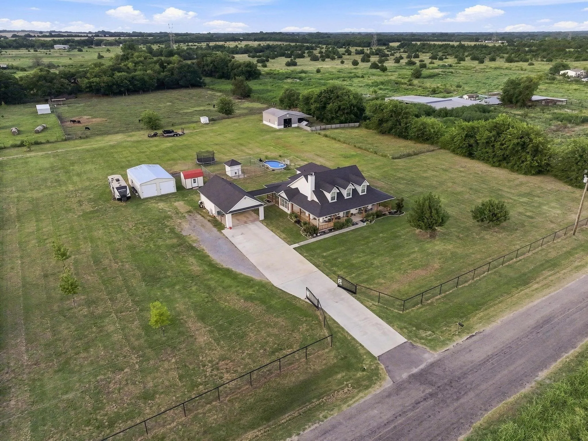 Single Family Residence For Sale in Collin County , 2455 County Road 700, Farmersville, Texas 75442, 6 Bedroom, 4 Bathroom, Garage spaces, 2,662 Sqft, built in 2010, mls#21348650, Real Estate Agent in Farmersville, Homes For Sale in Collin county, Homes For Sale in Farmersville, Realtor in Farmersville Texas, Real Estate Brokerage Independent Realty Texas, Luminita Cordes Realtor