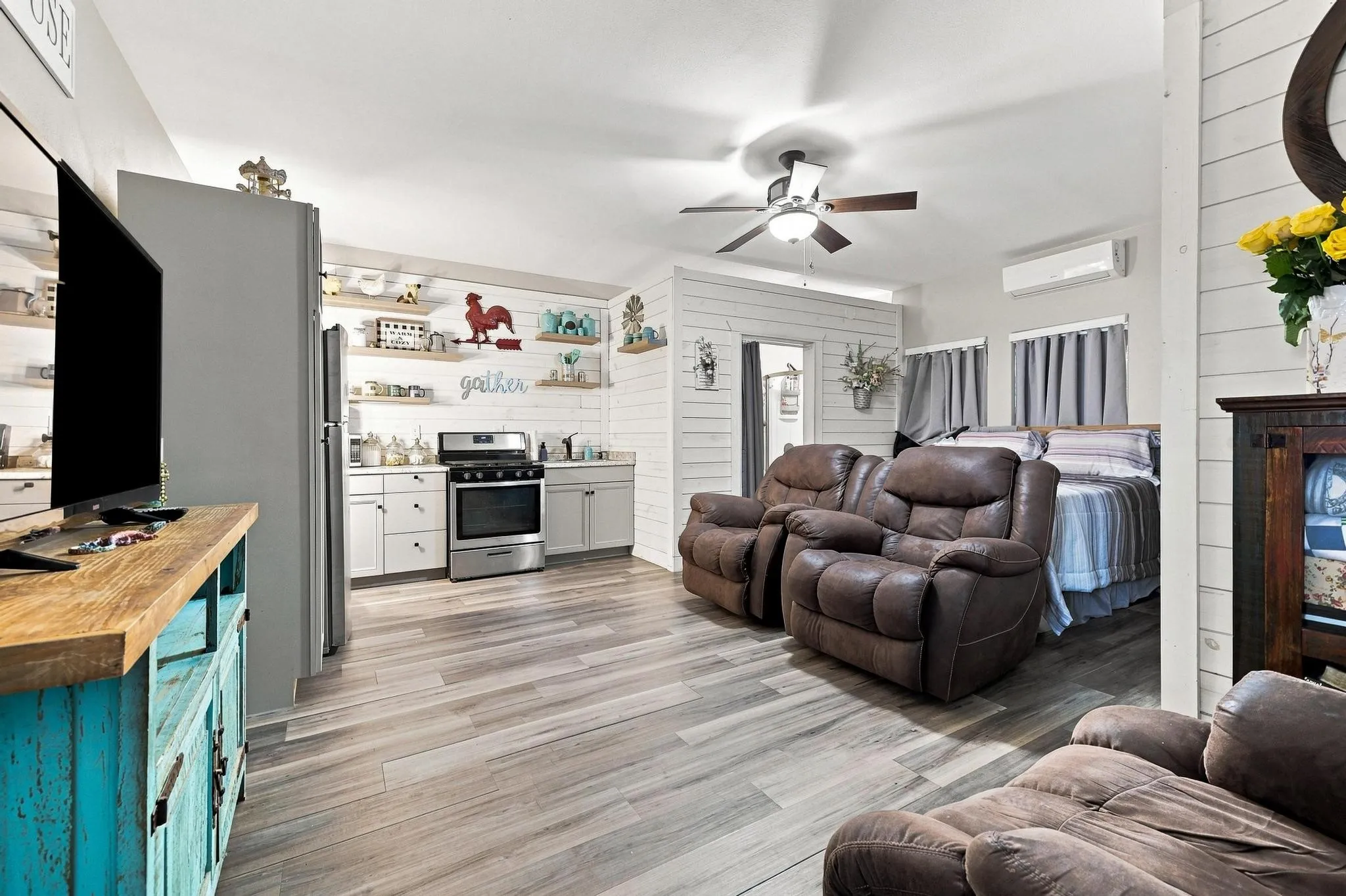 Single Family Residence For Sale in Collin County , 2455 County Road 700, Farmersville, Texas 75442, 6 Bedroom, 4 Bathroom, Garage spaces, 2,662 Sqft, built in 2010, mls#21348650, Real Estate Agent in Farmersville, Homes For Sale in Collin county, Homes For Sale in Farmersville, Realtor in Farmersville Texas, Real Estate Brokerage Independent Realty Texas, Luminita Cordes Realtor