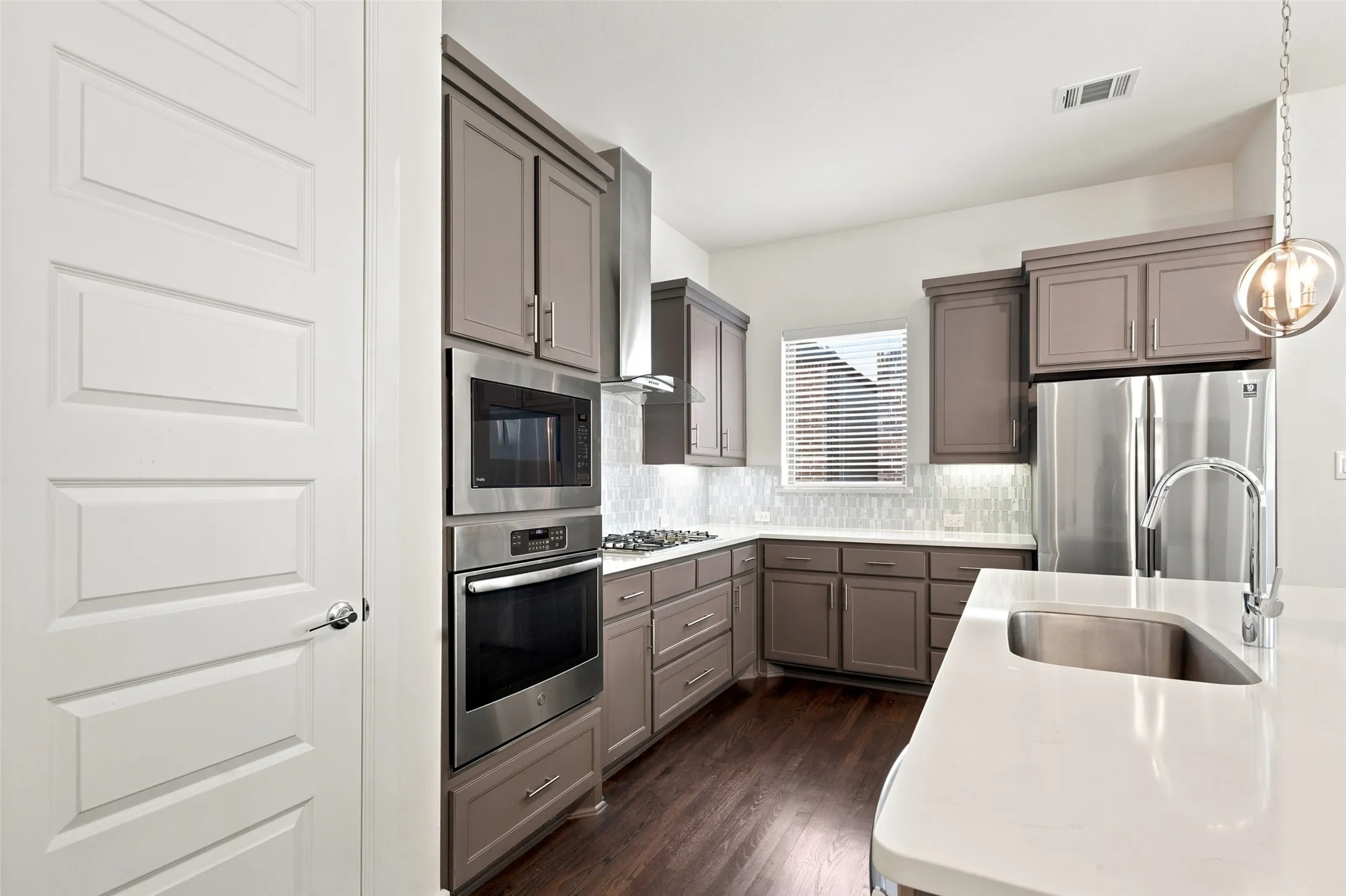Townhouse For Sale in Dallas County , 8234 Laflin Lane, Dallas, Texas 75231, 2 Bedroom, 2 Bathroom, 2 Garage spaces, 1,438 Sqft, built in 2018, Price $474,900, mls#21352255, Real Estate Agent in Dallas, Homes For Sale in Dallas county, Homes For Sale in Dallas, Realtor in Dallas Texas, Real Estate Brokerage Independent Realty Texas, Luminita Cordes Realtor
