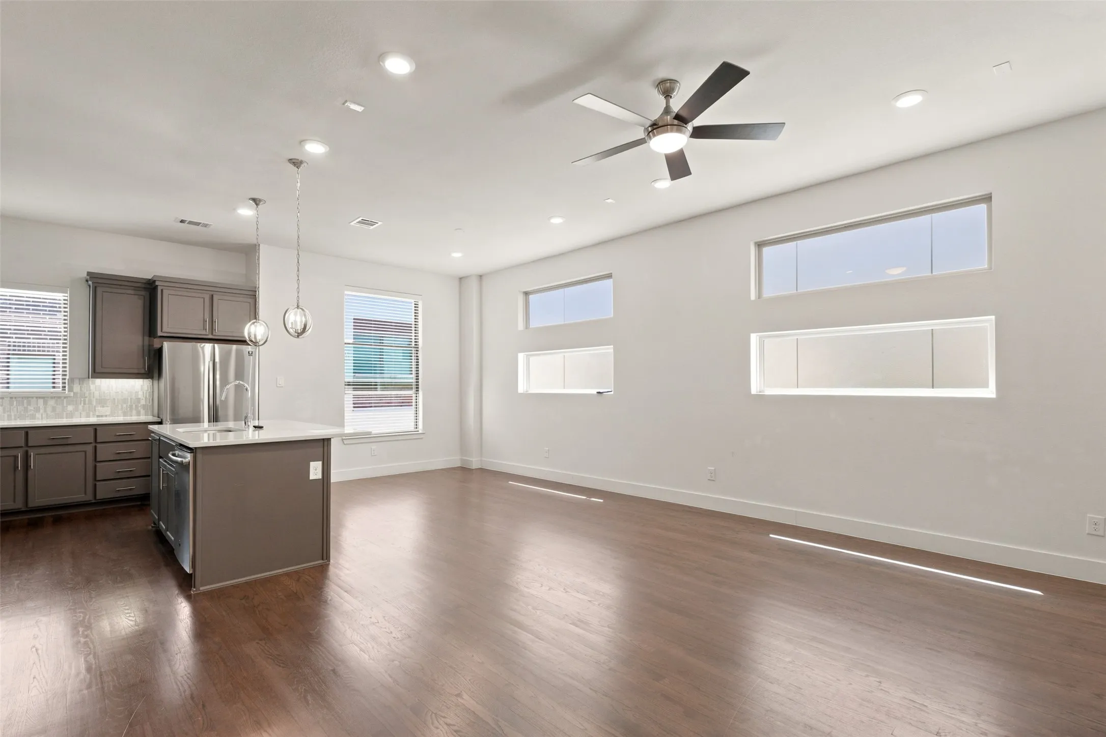 Townhouse For Sale in Dallas County , 8234 Laflin Lane, Dallas, Texas 75231, 2 Bedroom, 2 Bathroom, 2 Garage spaces, 1,438 Sqft, built in 2018, Price $474,900, mls#21352255, Real Estate Agent in Dallas, Homes For Sale in Dallas county, Homes For Sale in Dallas, Realtor in Dallas Texas, Real Estate Brokerage Independent Realty Texas, Luminita Cordes Realtor