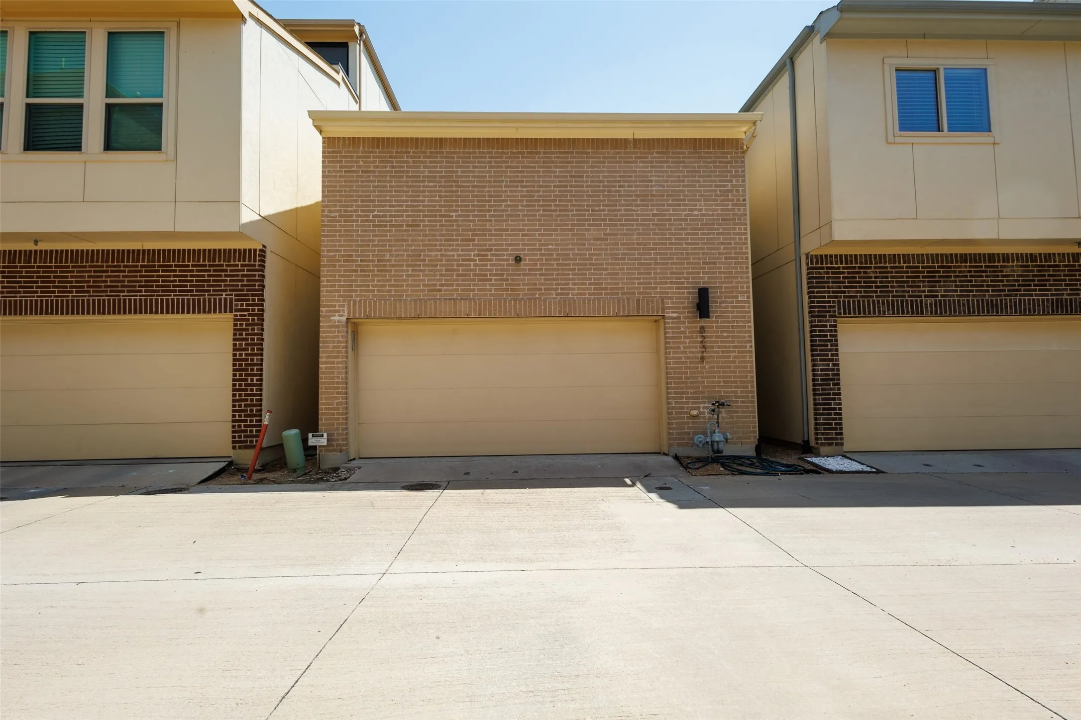 Townhouse For Sale in Dallas County , 8234 Laflin Lane, Dallas, Texas 75231, 2 Bedroom, 2 Bathroom, 2 Garage spaces, 1,438 Sqft, built in 2018, Price $474,900, mls#21352255, Real Estate Agent in Dallas, Homes For Sale in Dallas county, Homes For Sale in Dallas, Realtor in Dallas Texas, Real Estate Brokerage Independent Realty Texas, Luminita Cordes Realtor