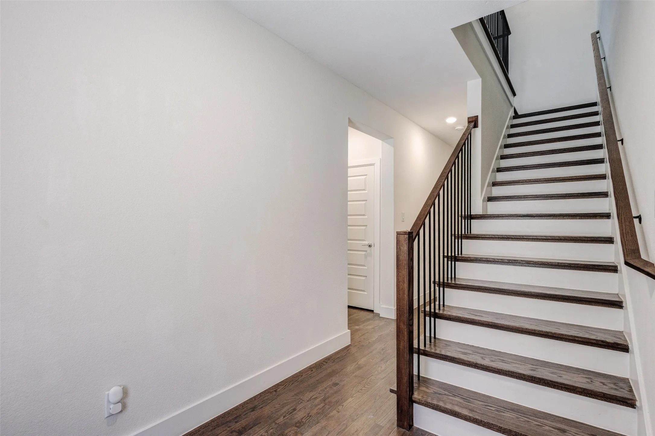 Townhouse For Sale in Dallas County , 8234 Laflin Lane, Dallas, Texas 75231, 2 Bedroom, 2 Bathroom, 2 Garage spaces, 1,438 Sqft, built in 2018, Price $474,900, mls#21352255, Real Estate Agent in Dallas, Homes For Sale in Dallas county, Homes For Sale in Dallas, Realtor in Dallas Texas, Real Estate Brokerage Independent Realty Texas, Luminita Cordes Realtor