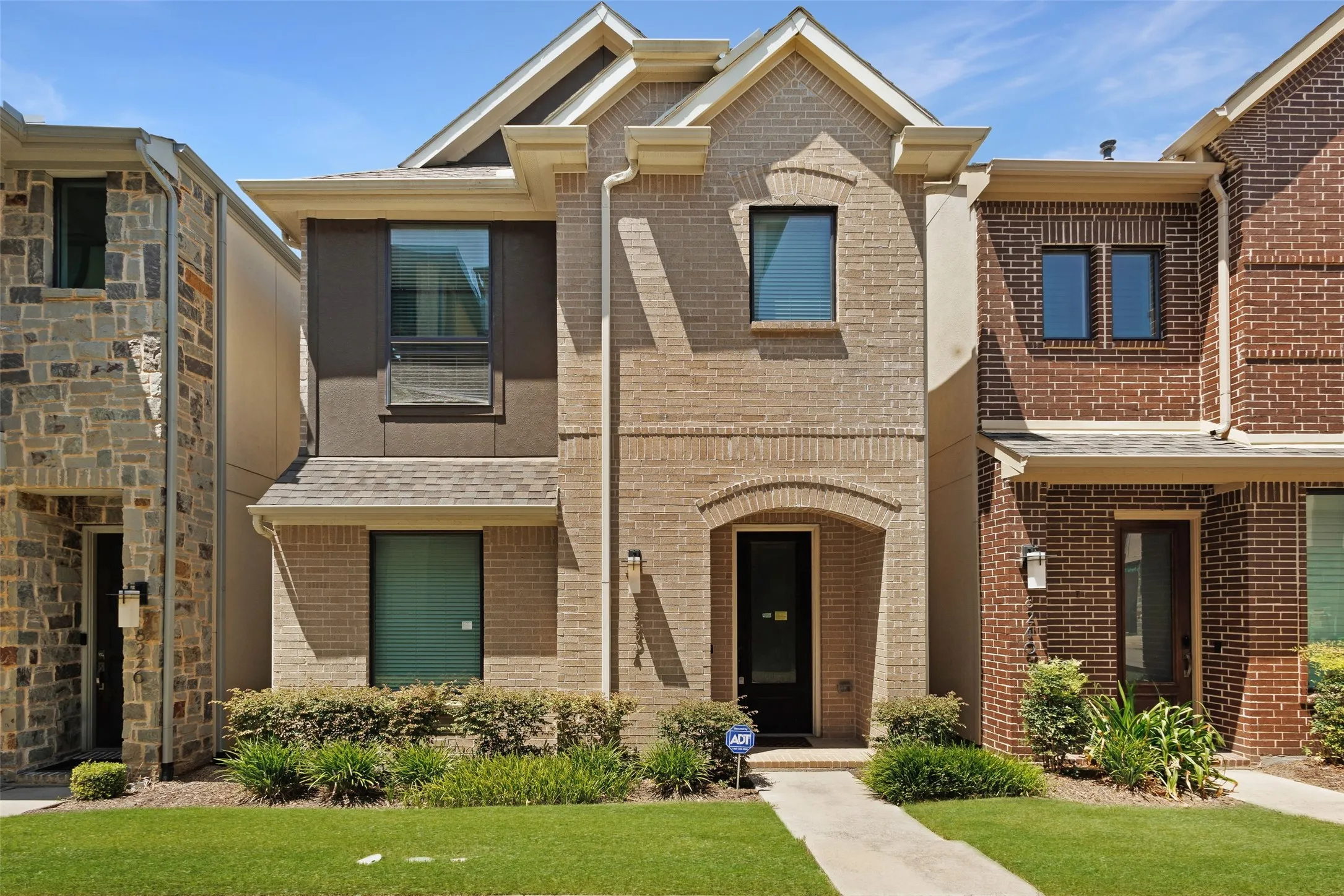 Townhouse For Sale in Dallas County , 8234 Laflin Lane, Dallas, Texas 75231, 2 Bedroom, 2 Bathroom, 2 Garage spaces, 1,438 Sqft, built in 2018, Price $474,900, mls#21352255, Real Estate Agent in Dallas, Homes For Sale in Dallas county, Homes For Sale in Dallas, Realtor in Dallas Texas, Real Estate Brokerage Independent Realty Texas, Luminita Cordes Realtor