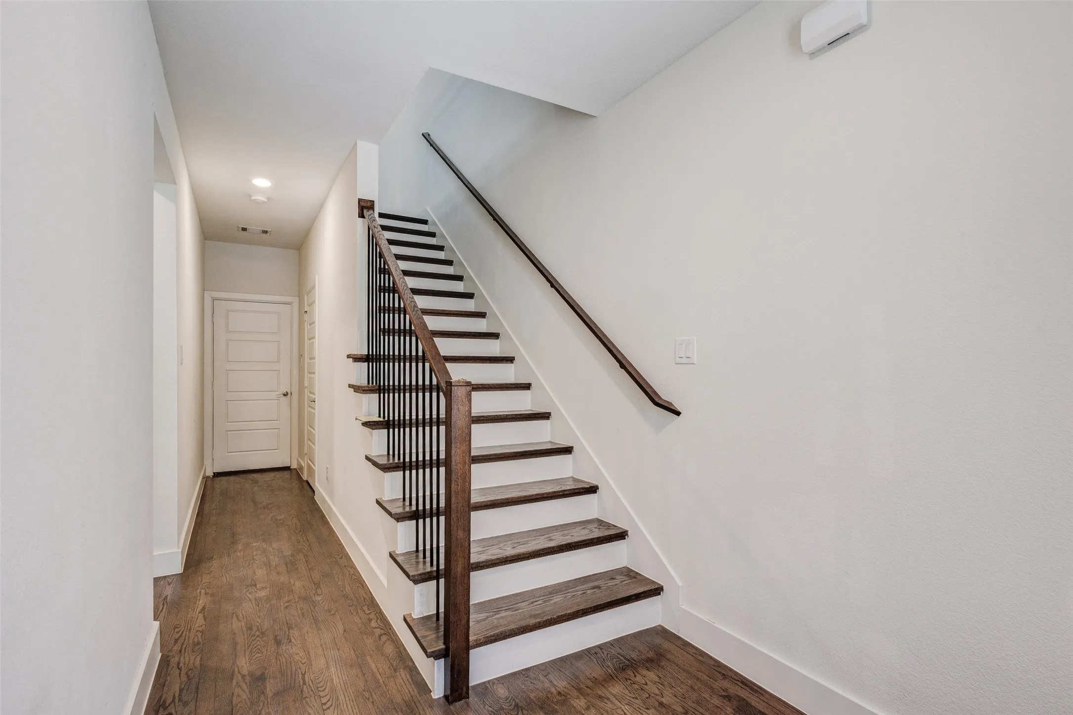 Townhouse For Sale in Dallas County , 8234 Laflin Lane, Dallas, Texas 75231, 2 Bedroom, 2 Bathroom, 2 Garage spaces, 1,438 Sqft, built in 2018, Price $474,900, mls#21352255, Real Estate Agent in Dallas, Homes For Sale in Dallas county, Homes For Sale in Dallas, Realtor in Dallas Texas, Real Estate Brokerage Independent Realty Texas, Luminita Cordes Realtor