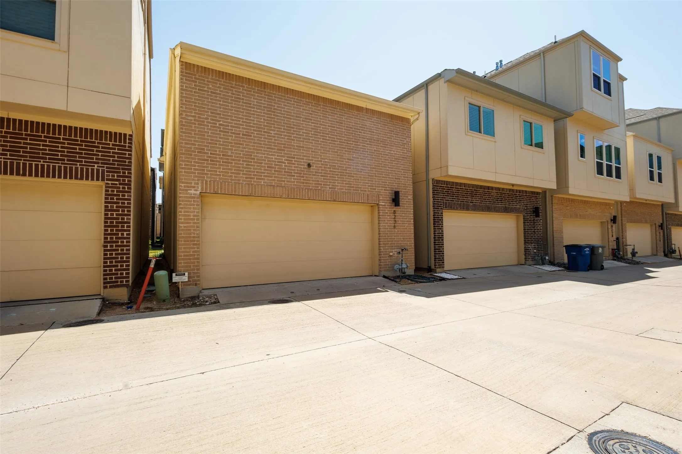 Townhouse For Sale in Dallas County , 8234 Laflin Lane, Dallas, Texas 75231, 2 Bedroom, 2 Bathroom, 2 Garage spaces, 1,438 Sqft, built in 2018, Price $474,900, mls#21352255, Real Estate Agent in Dallas, Homes For Sale in Dallas county, Homes For Sale in Dallas, Realtor in Dallas Texas, Real Estate Brokerage Independent Realty Texas, Luminita Cordes Realtor