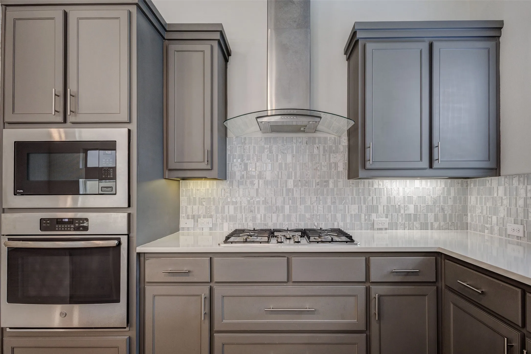 Townhouse For Sale in Dallas County , 8234 Laflin Lane, Dallas, Texas 75231, 2 Bedroom, 2 Bathroom, 2 Garage spaces, 1,438 Sqft, built in 2018, Price $474,900, mls#21352255, Real Estate Agent in Dallas, Homes For Sale in Dallas county, Homes For Sale in Dallas, Realtor in Dallas Texas, Real Estate Brokerage Independent Realty Texas, Luminita Cordes Realtor