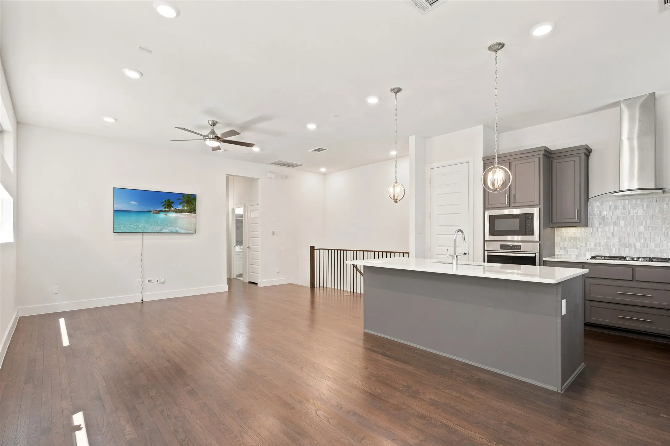 Townhouse For Sale in Dallas County , 8234 Laflin Lane, Dallas, Texas 75231, 2 Bedroom, 2 Bathroom, 2 Garage spaces, 1,438 Sqft, built in 2018, Price $474,900, mls#21352255, Real Estate Agent in Dallas, Homes For Sale in Dallas county, Homes For Sale in Dallas, Realtor in Dallas Texas, Real Estate Brokerage Independent Realty Texas, Luminita Cordes Realtor