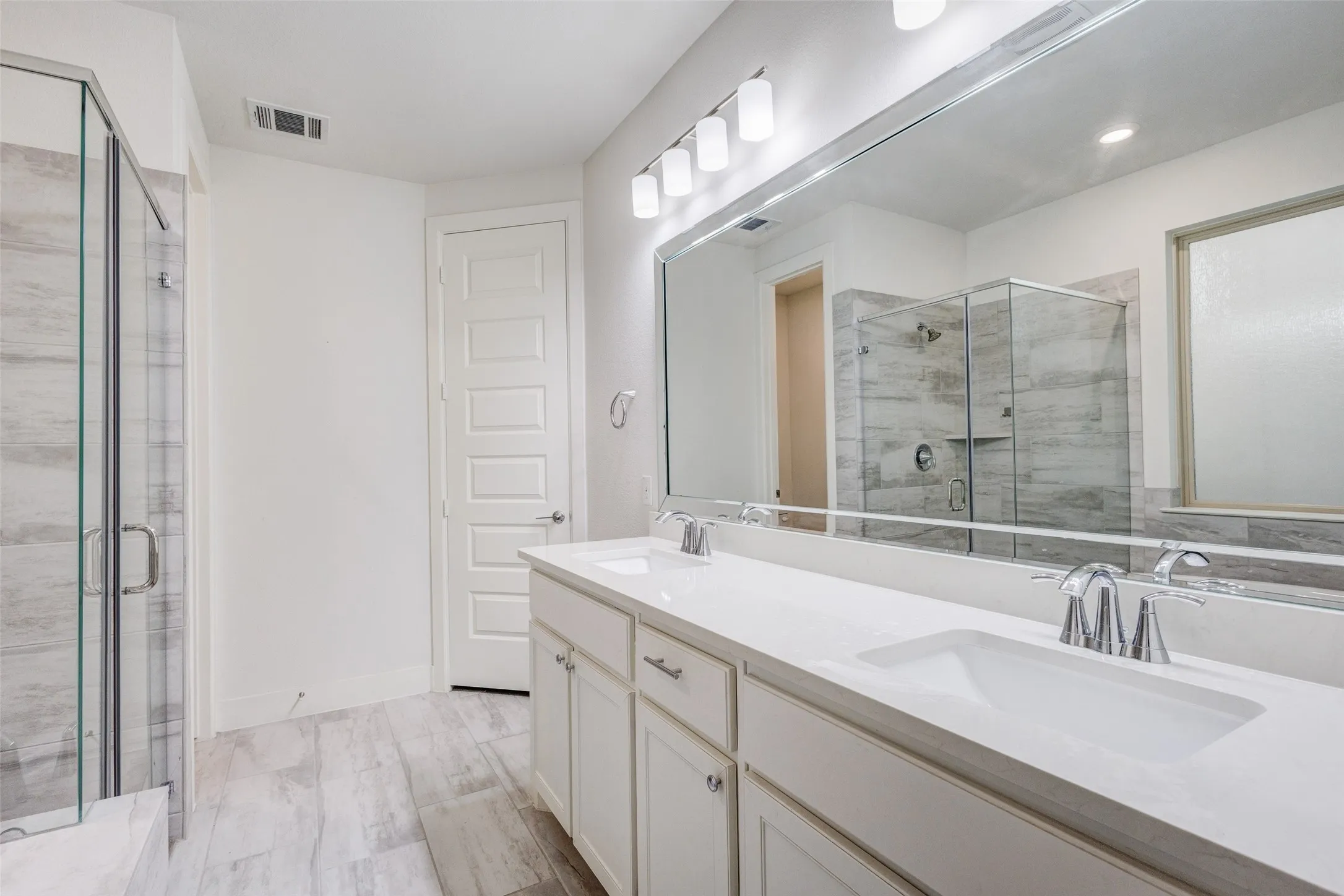 Townhouse For Sale in Dallas County , 8234 Laflin Lane, Dallas, Texas 75231, 2 Bedroom, 2 Bathroom, 2 Garage spaces, 1,438 Sqft, built in 2018, Price $474,900, mls#21352255, Real Estate Agent in Dallas, Homes For Sale in Dallas county, Homes For Sale in Dallas, Realtor in Dallas Texas, Real Estate Brokerage Independent Realty Texas, Luminita Cordes Realtor