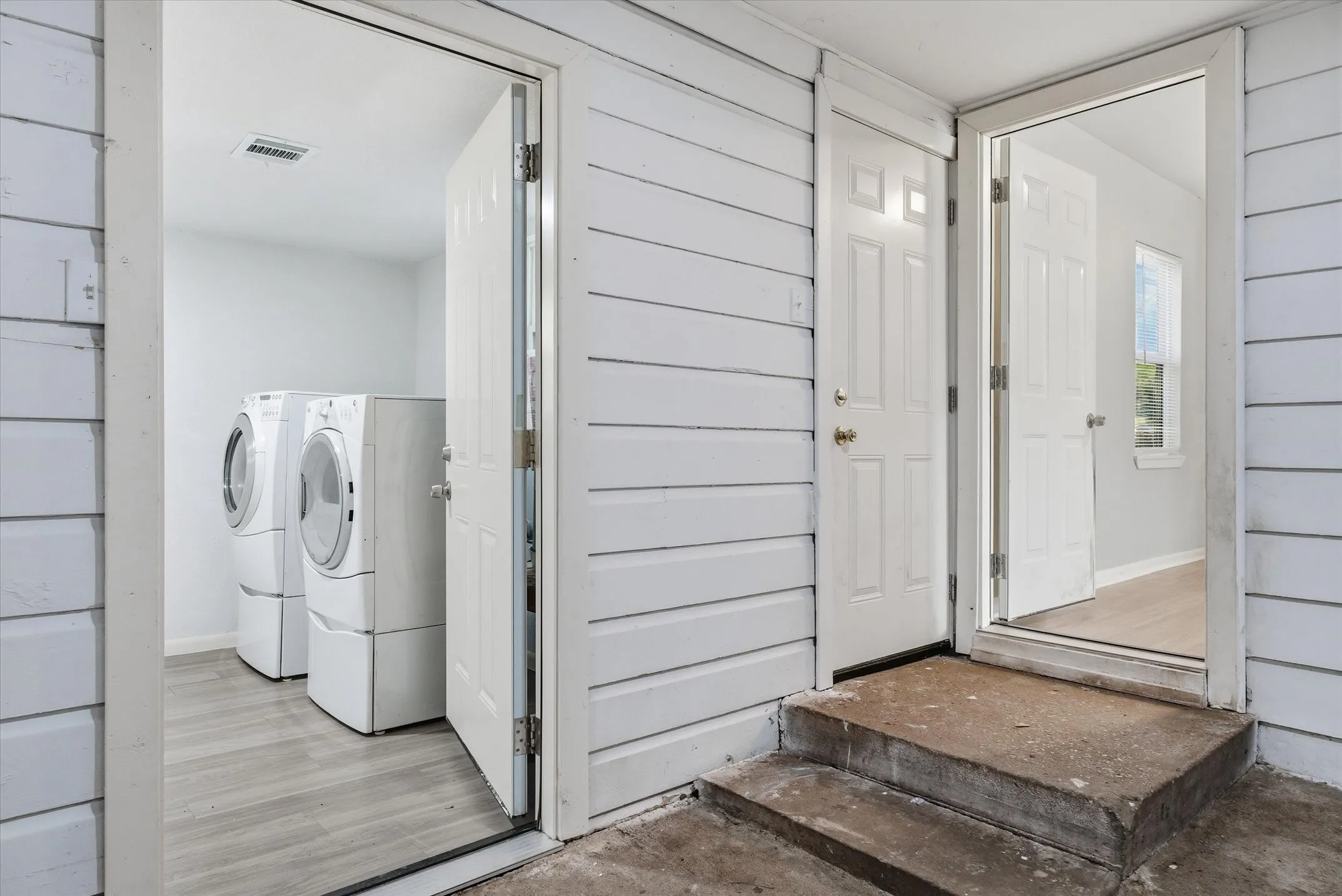 Single Family Residence For Rent in Henderson County , 600 M L King Jr Boulevard, Athens, Texas 75751, 3 Bedrooms, 1 Bathroom, 2 Garage spaces, 1,225 Sqft, built in 1958, Price $1,500, mls#21352258, Real Estate Agent in Athens, Homes For Rent in Henderson county, Homes For Rent in Athens, Realtor in Athens Texas, Real Estate Brokerage Independent Realty Texas, Luminita Cordes Realtor