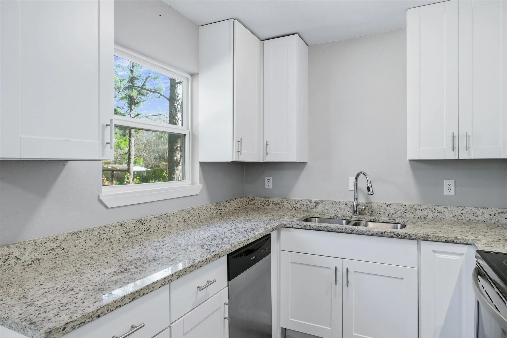 Single Family Residence For Rent in Henderson County , 600 M L King Jr Boulevard, Athens, Texas 75751, 3 Bedrooms, 1 Bathroom, 2 Garage spaces, 1,225 Sqft, built in 1958, Price $1,500, mls#21352258, Real Estate Agent in Athens, Homes For Rent in Henderson county, Homes For Rent in Athens, Realtor in Athens Texas, Real Estate Brokerage Independent Realty Texas, Luminita Cordes Realtor