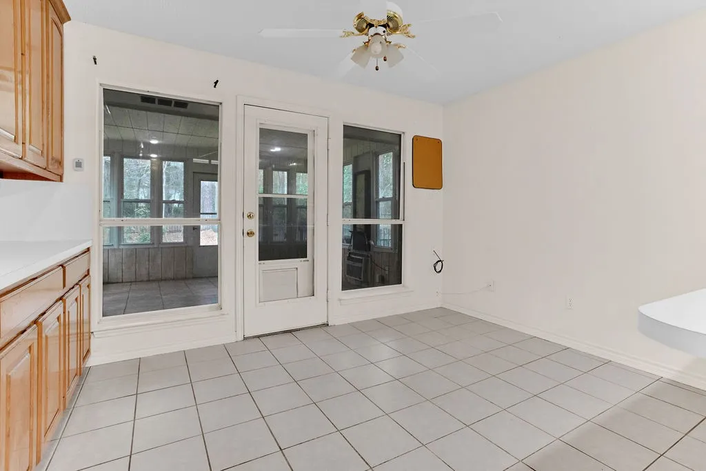Single Family Residence For Sale in Smith County , 1633 Brookhollow Drive, Hideaway, Texas 75771, 3 Bedroom, 3 Bathroom, 2 Garage spaces, 2,494 Sqft, built in 1995, mls#21352259, Real Estate Agent in Hideaway, Homes For Sale in Smith county, Homes For Sale in Hideaway, Realtor in Hideaway Texas, Real Estate Brokerage Independent Realty Texas, Luminita Cordes Realtor