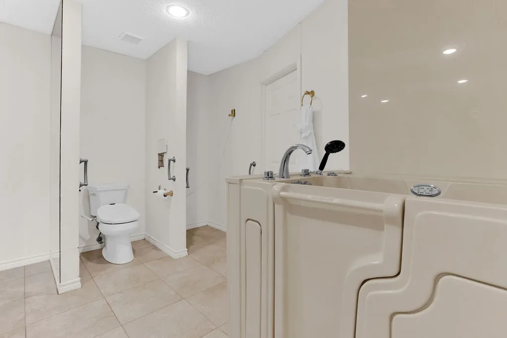 Single Family Residence For Sale in Smith County , 1633 Brookhollow Drive, Hideaway, Texas 75771, 3 Bedroom, 3 Bathroom, 2 Garage spaces, 2,494 Sqft, built in 1995, mls#21352259, Real Estate Agent in Hideaway, Homes For Sale in Smith county, Homes For Sale in Hideaway, Realtor in Hideaway Texas, Real Estate Brokerage Independent Realty Texas, Luminita Cordes Realtor