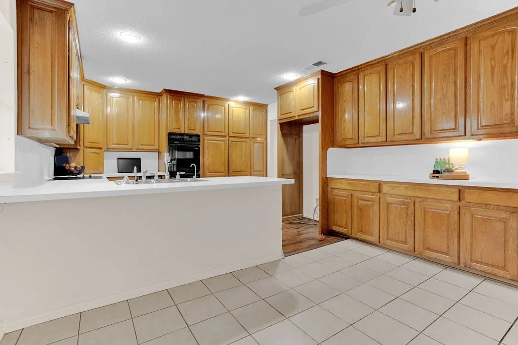 Single Family Residence For Sale in Smith County , 1633 Brookhollow Drive, Hideaway, Texas 75771, 3 Bedroom, 3 Bathroom, 2 Garage spaces, 2,494 Sqft, built in 1995, mls#21352259, Real Estate Agent in Hideaway, Homes For Sale in Smith county, Homes For Sale in Hideaway, Realtor in Hideaway Texas, Real Estate Brokerage Independent Realty Texas, Luminita Cordes Realtor