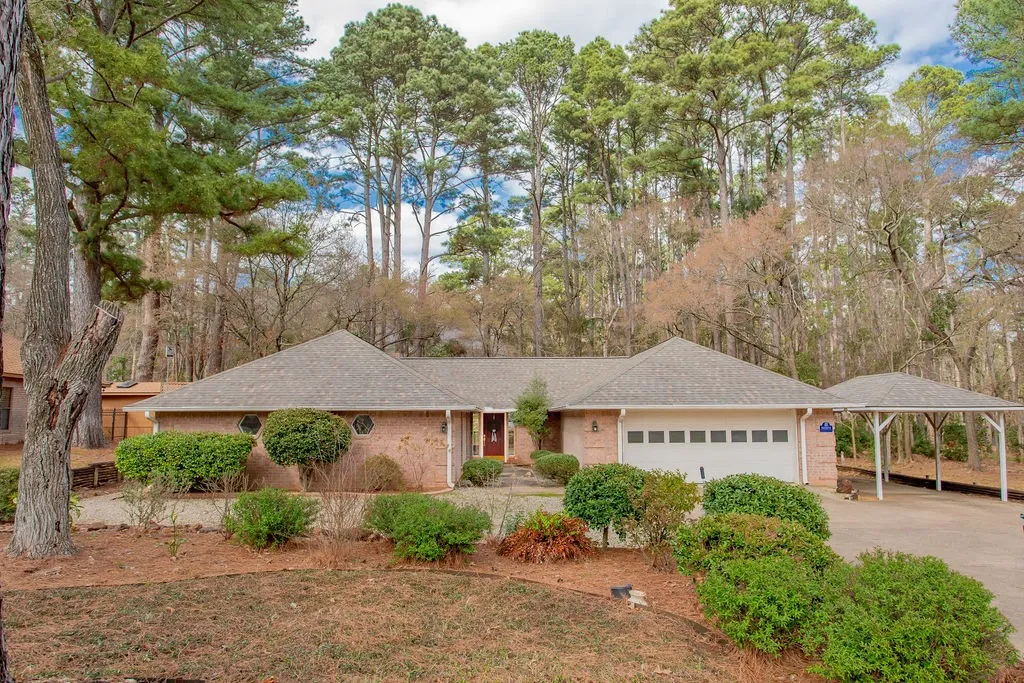 Single Family Residence For Sale in Smith County , 1633 Brookhollow Drive, Hideaway, Texas 75771, 3 Bedroom, 3 Bathroom, 2 Garage spaces, 2,494 Sqft, built in 1995, mls#21352259, Real Estate Agent in Hideaway, Homes For Sale in Smith county, Homes For Sale in Hideaway, Realtor in Hideaway Texas, Real Estate Brokerage Independent Realty Texas, Luminita Cordes Realtor