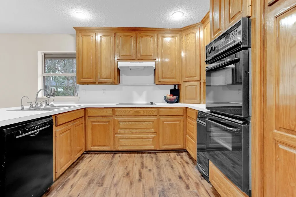 Single Family Residence For Sale in Smith County , 1633 Brookhollow Drive, Hideaway, Texas 75771, 3 Bedroom, 3 Bathroom, 2 Garage spaces, 2,494 Sqft, built in 1995, mls#21352259, Real Estate Agent in Hideaway, Homes For Sale in Smith county, Homes For Sale in Hideaway, Realtor in Hideaway Texas, Real Estate Brokerage Independent Realty Texas, Luminita Cordes Realtor