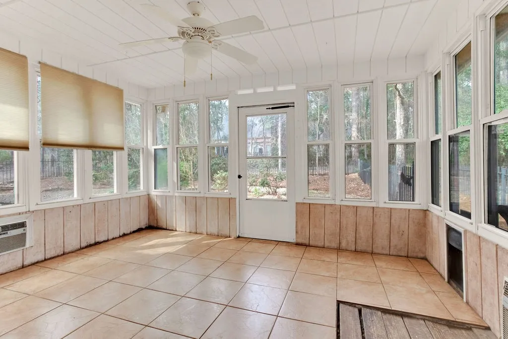 Single Family Residence For Sale in Smith County , 1633 Brookhollow Drive, Hideaway, Texas 75771, 3 Bedroom, 3 Bathroom, 2 Garage spaces, 2,494 Sqft, built in 1995, mls#21352259, Real Estate Agent in Hideaway, Homes For Sale in Smith county, Homes For Sale in Hideaway, Realtor in Hideaway Texas, Real Estate Brokerage Independent Realty Texas, Luminita Cordes Realtor