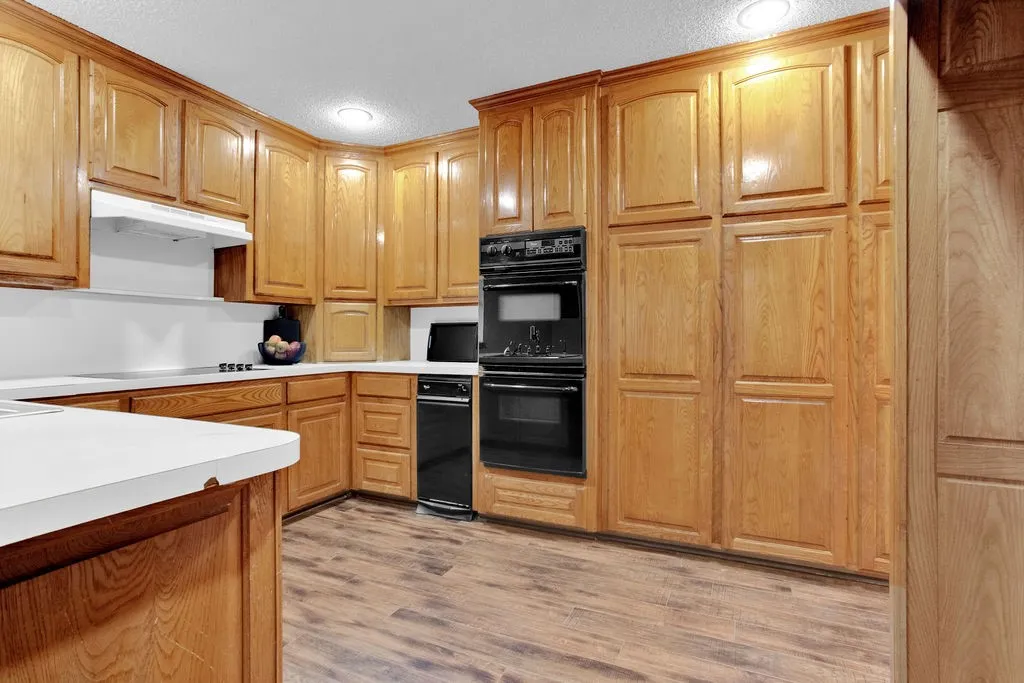 Single Family Residence For Sale in Smith County , 1633 Brookhollow Drive, Hideaway, Texas 75771, 3 Bedroom, 3 Bathroom, 2 Garage spaces, 2,494 Sqft, built in 1995, mls#21352259, Real Estate Agent in Hideaway, Homes For Sale in Smith county, Homes For Sale in Hideaway, Realtor in Hideaway Texas, Real Estate Brokerage Independent Realty Texas, Luminita Cordes Realtor