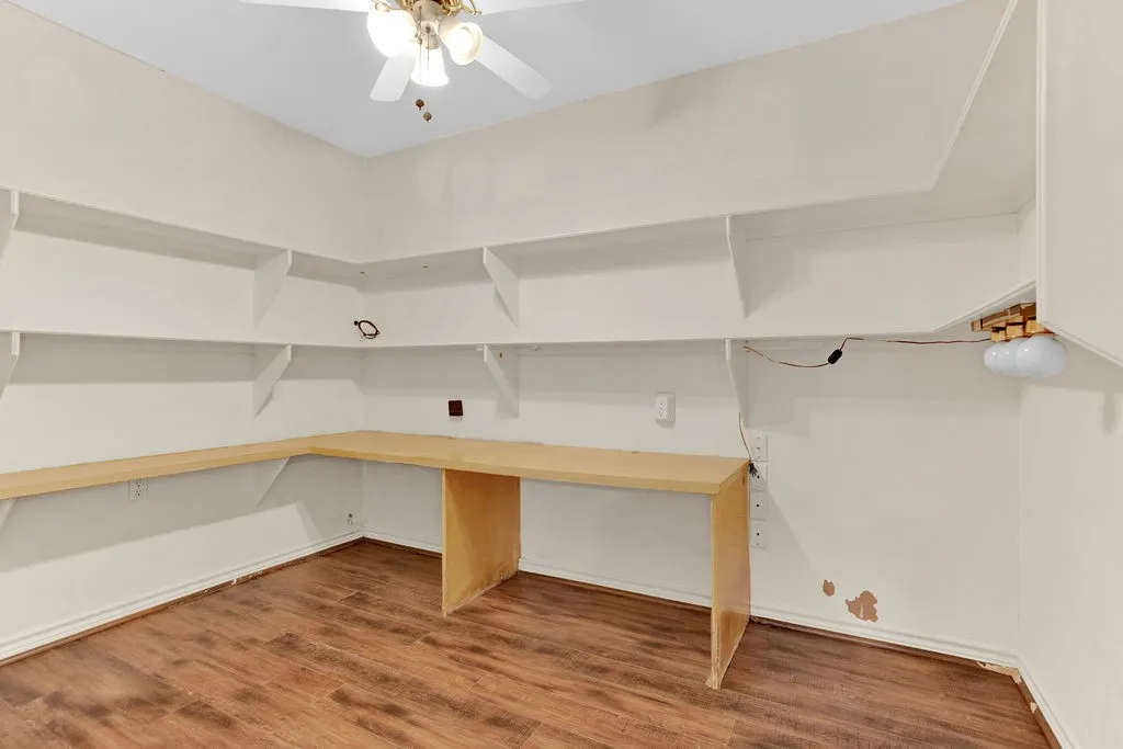 Single Family Residence For Sale in Smith County , 1633 Brookhollow Drive, Hideaway, Texas 75771, 3 Bedroom, 3 Bathroom, 2 Garage spaces, 2,494 Sqft, built in 1995, mls#21352259, Real Estate Agent in Hideaway, Homes For Sale in Smith county, Homes For Sale in Hideaway, Realtor in Hideaway Texas, Real Estate Brokerage Independent Realty Texas, Luminita Cordes Realtor