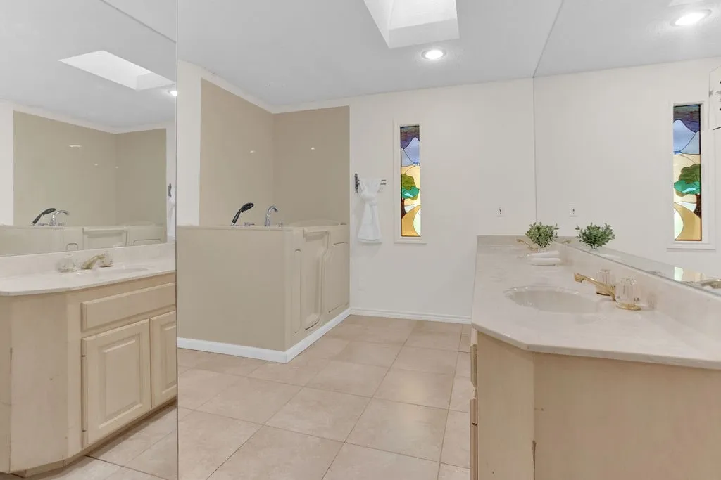 Single Family Residence For Sale in Smith County , 1633 Brookhollow Drive, Hideaway, Texas 75771, 3 Bedroom, 3 Bathroom, 2 Garage spaces, 2,494 Sqft, built in 1995, mls#21352259, Real Estate Agent in Hideaway, Homes For Sale in Smith county, Homes For Sale in Hideaway, Realtor in Hideaway Texas, Real Estate Brokerage Independent Realty Texas, Luminita Cordes Realtor