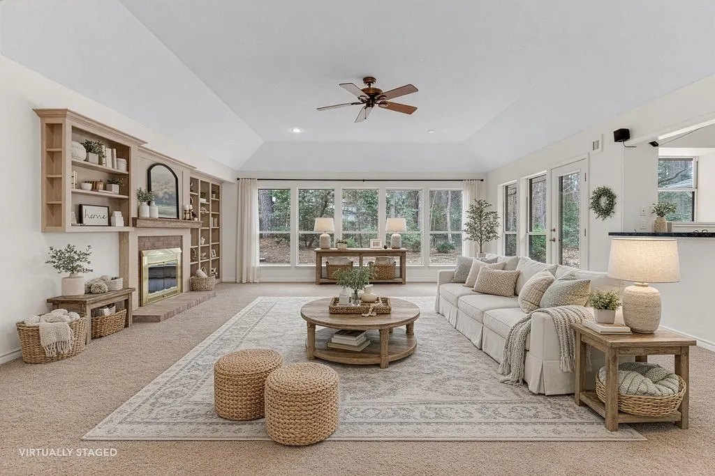 Single Family Residence For Sale in Smith County , 1633 Brookhollow Drive, Hideaway, Texas 75771, 3 Bedroom, 3 Bathroom, 2 Garage spaces, 2,494 Sqft, built in 1995, mls#21352259, Real Estate Agent in Hideaway, Homes For Sale in Smith county, Homes For Sale in Hideaway, Realtor in Hideaway Texas, Real Estate Brokerage Independent Realty Texas, Luminita Cordes Realtor