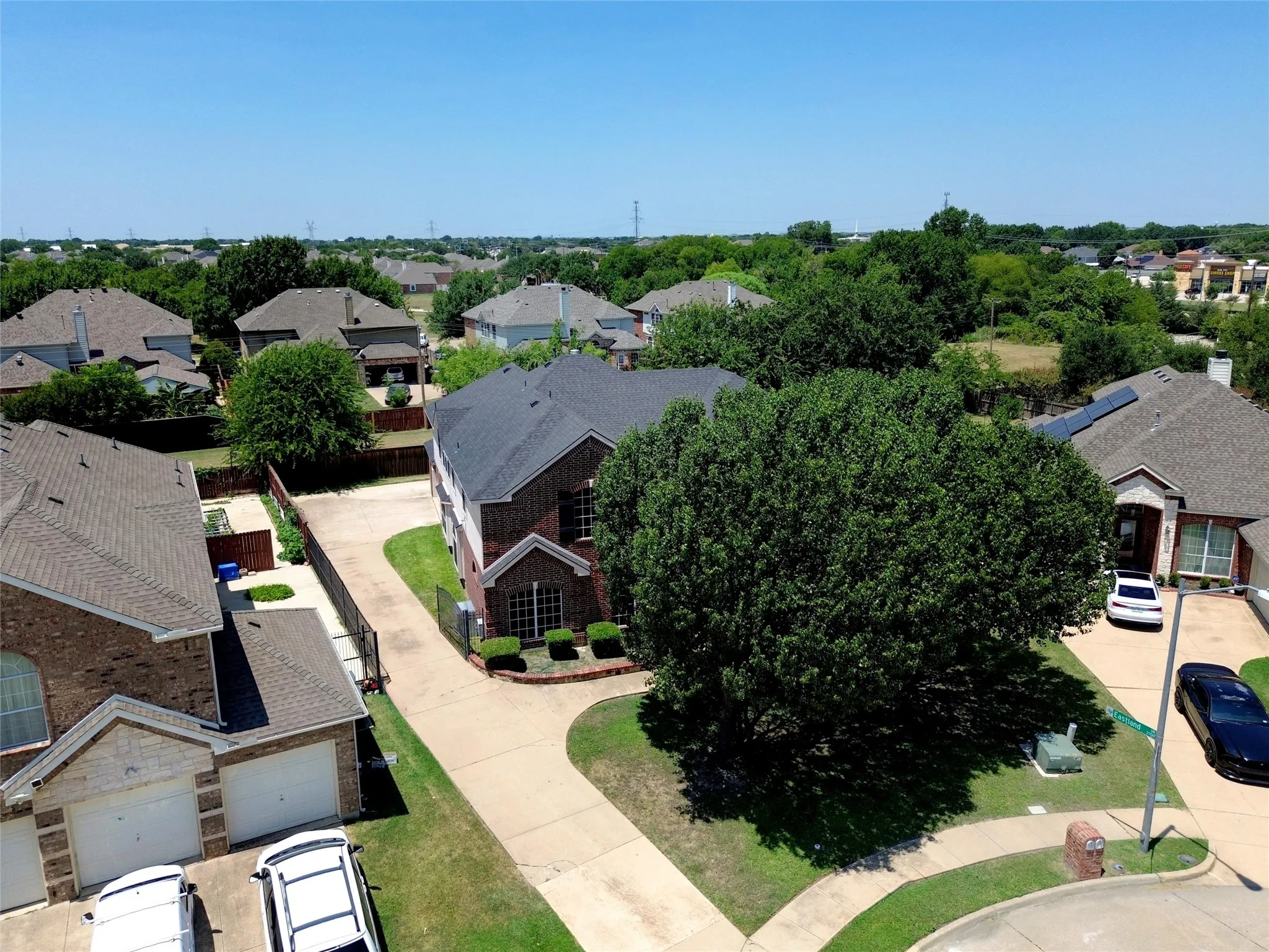 Single Family Residence For Sale in Tarrant County , 5231 Woodfield Drive, Grand Prairie, Texas 75052, 5 Bedroom, 4 Bathroom, 2 Garage spaces, 4,534 Sqft, built in 2006, mls#21336063, Real Estate Agent in Grand Prairie, Homes For Sale in Tarrant county, Homes For Sale in Grand Prairie, Realtor in Grand Prairie Texas, Real Estate Brokerage Independent Realty Texas, Luminita Cordes Realtor