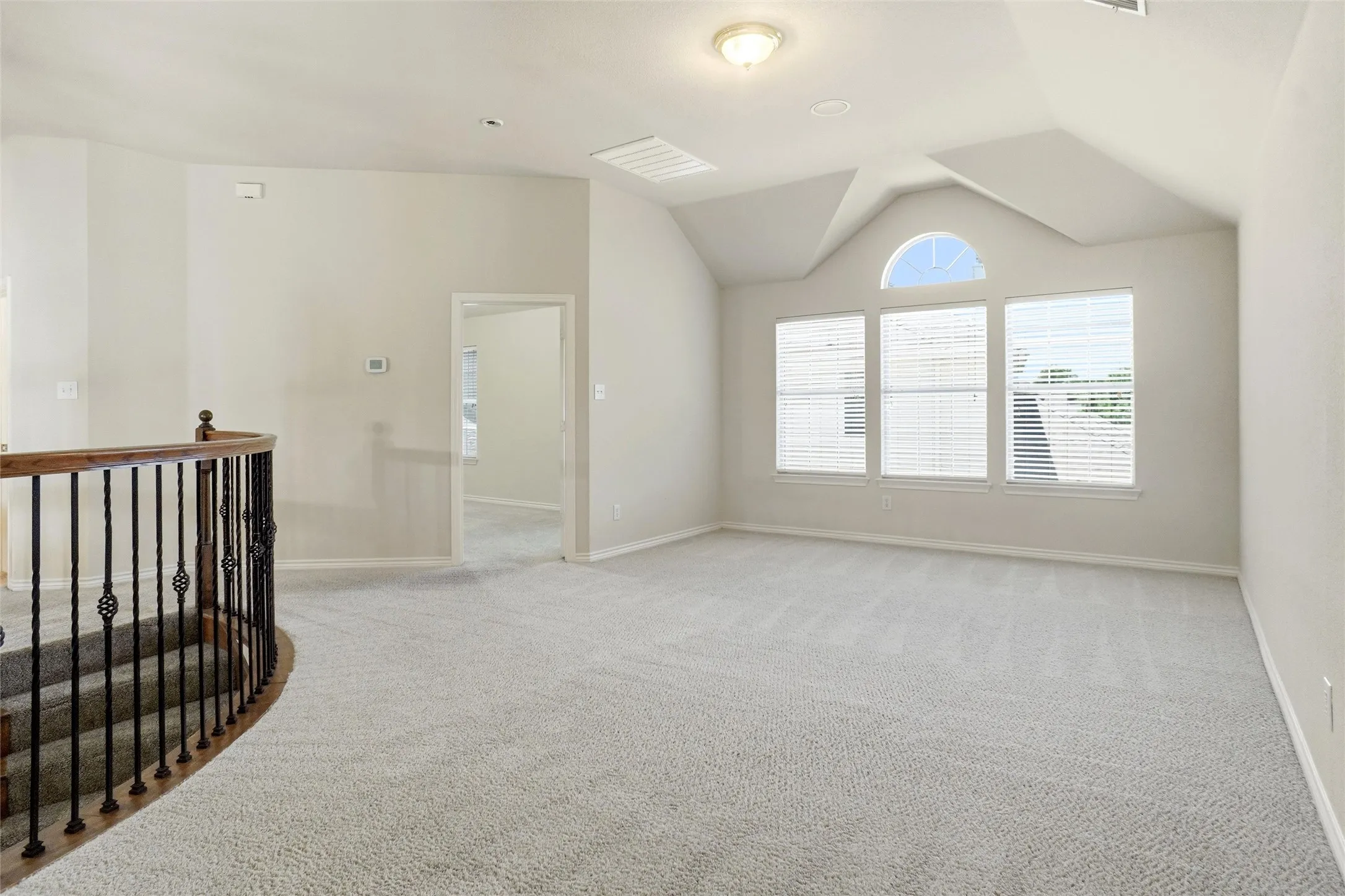 Single Family Residence For Sale in Tarrant County , 5231 Woodfield Drive, Grand Prairie, Texas 75052, 5 Bedroom, 4 Bathroom, 2 Garage spaces, 4,534 Sqft, built in 2006, mls#21336063, Real Estate Agent in Grand Prairie, Homes For Sale in Tarrant county, Homes For Sale in Grand Prairie, Realtor in Grand Prairie Texas, Real Estate Brokerage Independent Realty Texas, Luminita Cordes Realtor