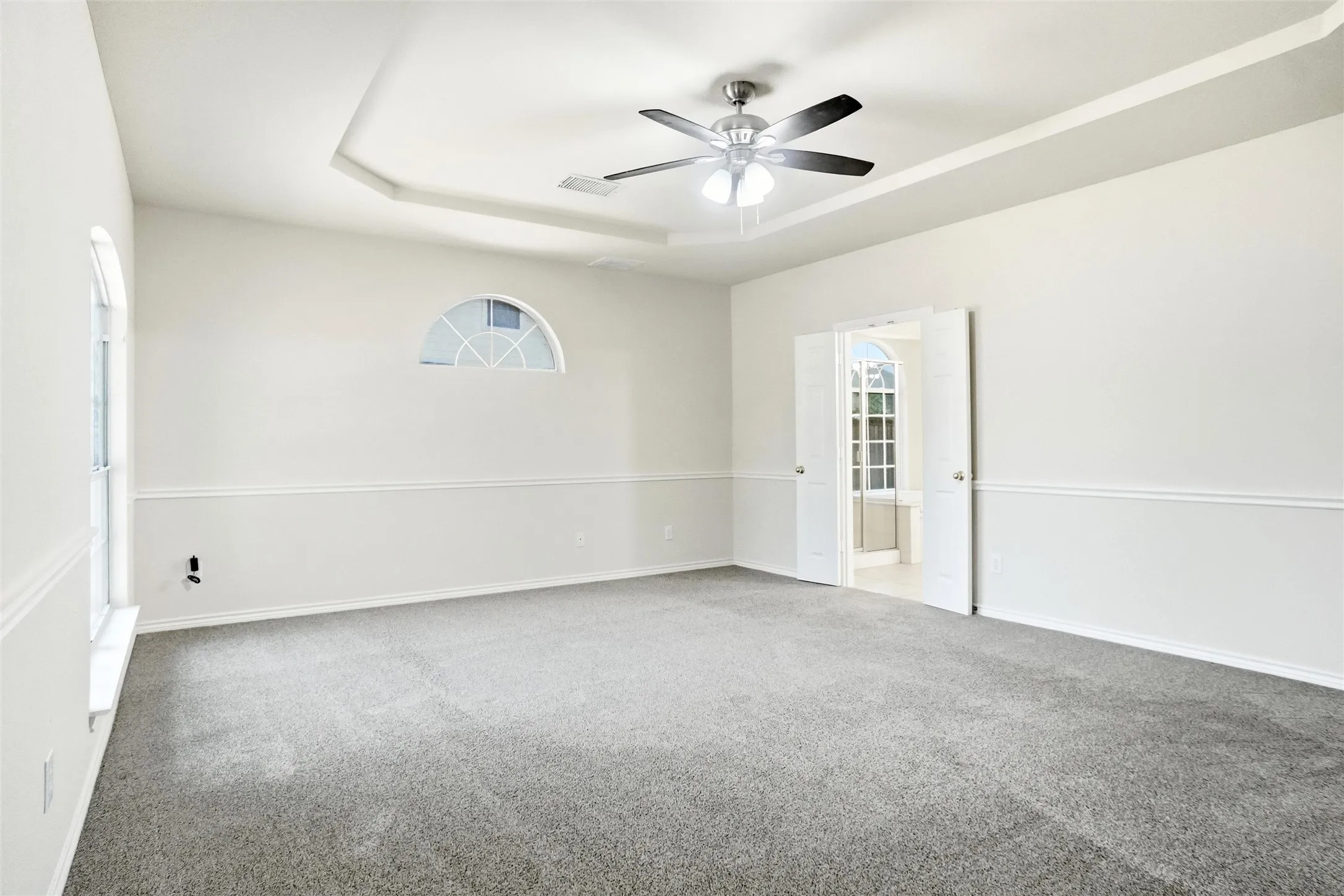 Single Family Residence For Sale in Tarrant County , 5231 Woodfield Drive, Grand Prairie, Texas 75052, 5 Bedroom, 4 Bathroom, 2 Garage spaces, 4,534 Sqft, built in 2006, mls#21336063, Real Estate Agent in Grand Prairie, Homes For Sale in Tarrant county, Homes For Sale in Grand Prairie, Realtor in Grand Prairie Texas, Real Estate Brokerage Independent Realty Texas, Luminita Cordes Realtor
