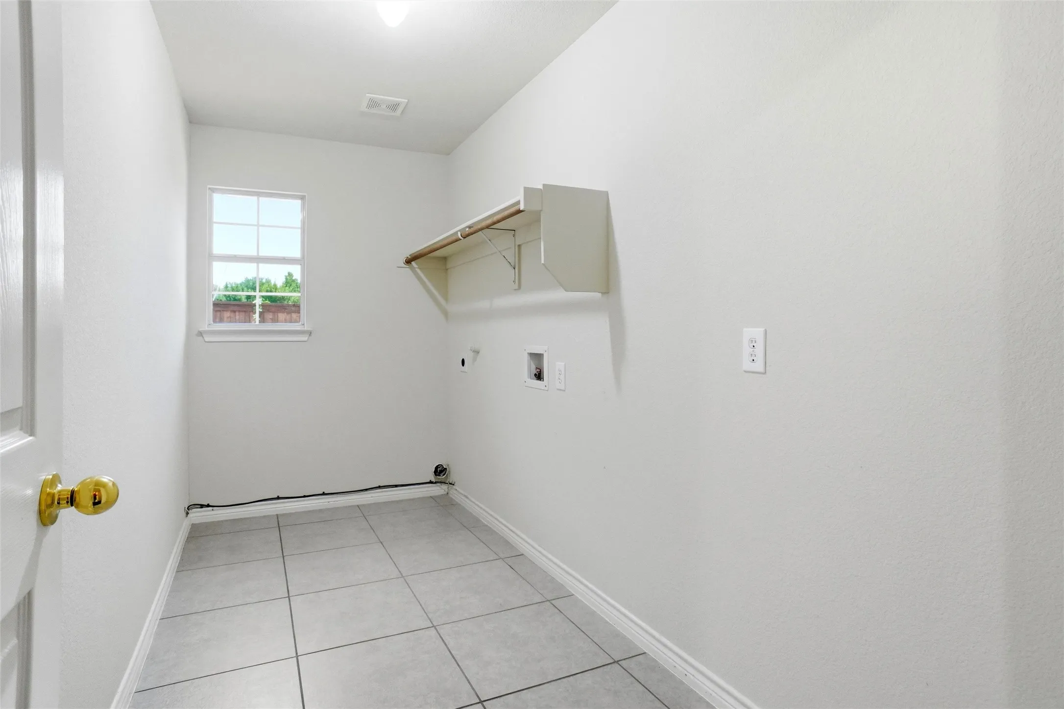 Single Family Residence For Sale in Tarrant County , 5231 Woodfield Drive, Grand Prairie, Texas 75052, 5 Bedroom, 4 Bathroom, 2 Garage spaces, 4,534 Sqft, built in 2006, mls#21336063, Real Estate Agent in Grand Prairie, Homes For Sale in Tarrant county, Homes For Sale in Grand Prairie, Realtor in Grand Prairie Texas, Real Estate Brokerage Independent Realty Texas, Luminita Cordes Realtor
