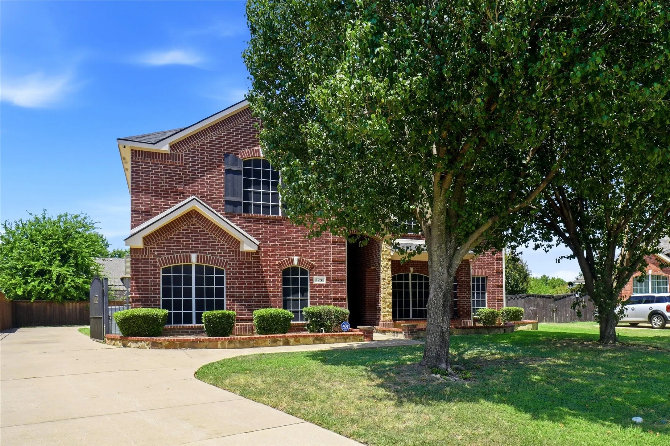 Single Family Residence For Sale in Tarrant County , 5231 Woodfield Drive, Grand Prairie, Texas 75052, 5 Bedroom, 4 Bathroom, 2 Garage spaces, 4,534 Sqft, built in 2006, mls#21336063, Real Estate Agent in Grand Prairie, Homes For Sale in Tarrant county, Homes For Sale in Grand Prairie, Realtor in Grand Prairie Texas, Real Estate Brokerage Independent Realty Texas, Luminita Cordes Realtor