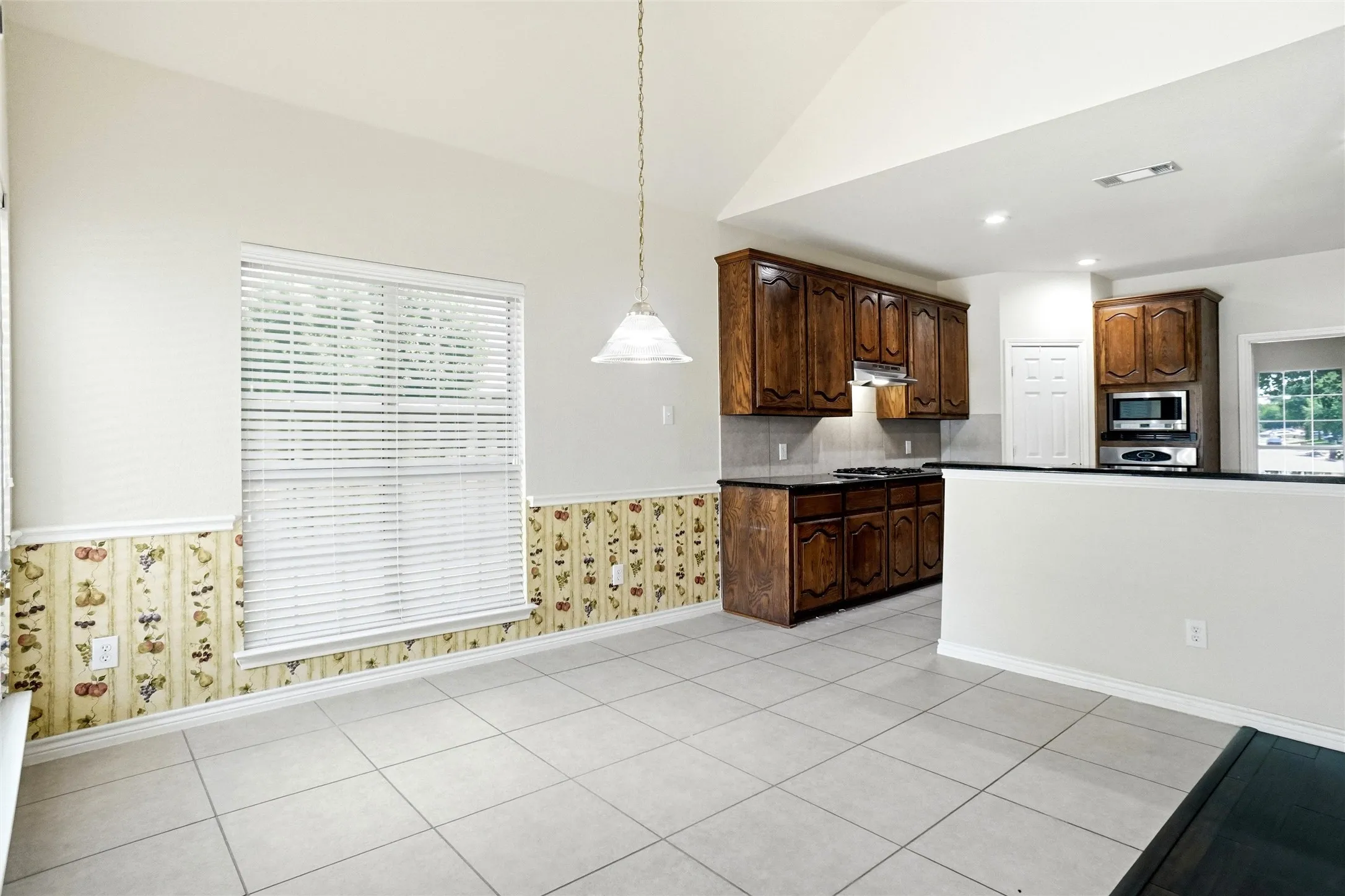 Single Family Residence For Sale in Tarrant County , 5231 Woodfield Drive, Grand Prairie, Texas 75052, 5 Bedroom, 4 Bathroom, 2 Garage spaces, 4,534 Sqft, built in 2006, mls#21336063, Real Estate Agent in Grand Prairie, Homes For Sale in Tarrant county, Homes For Sale in Grand Prairie, Realtor in Grand Prairie Texas, Real Estate Brokerage Independent Realty Texas, Luminita Cordes Realtor