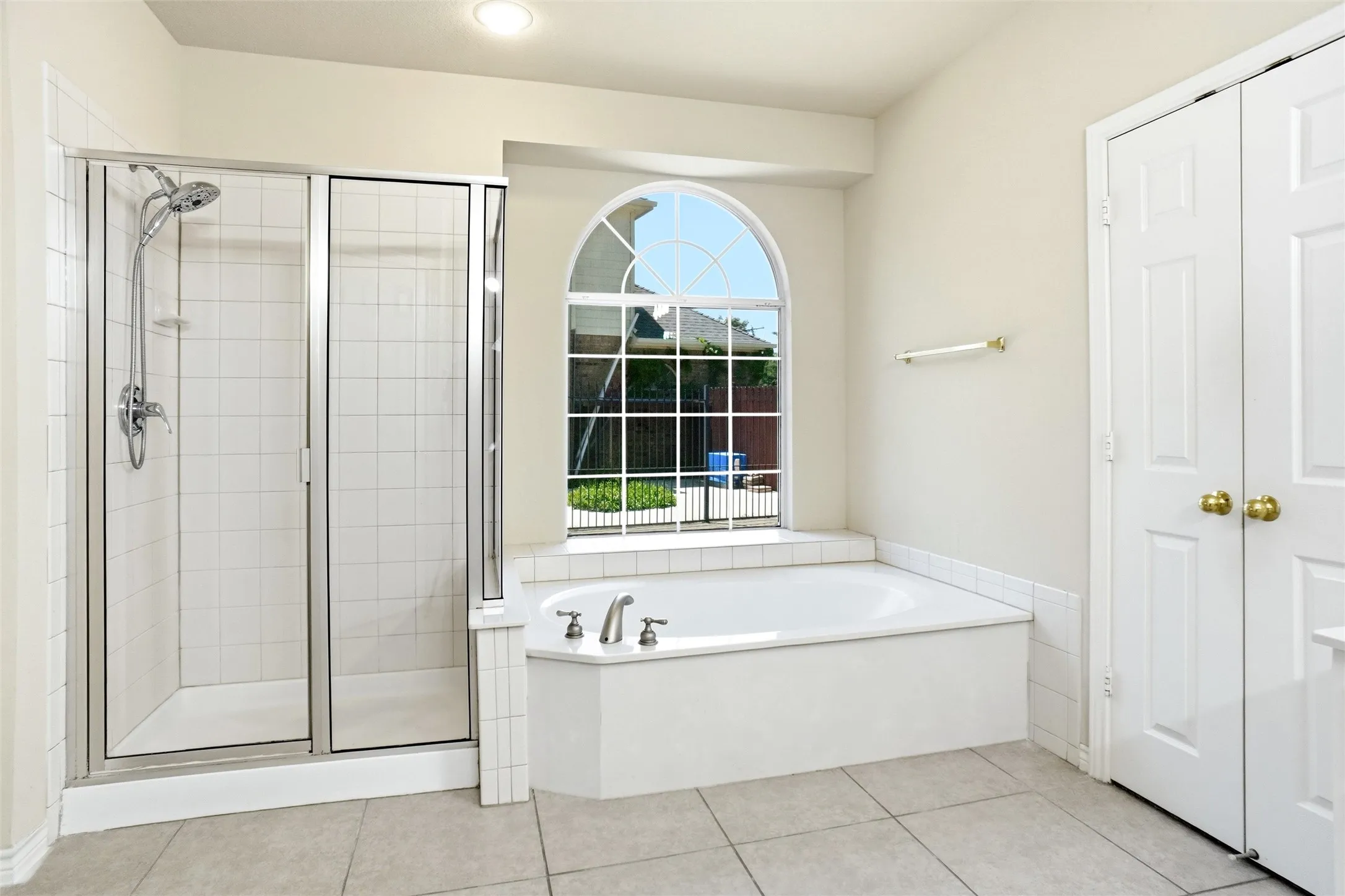 Single Family Residence For Sale in Tarrant County , 5231 Woodfield Drive, Grand Prairie, Texas 75052, 5 Bedroom, 4 Bathroom, 2 Garage spaces, 4,534 Sqft, built in 2006, mls#21336063, Real Estate Agent in Grand Prairie, Homes For Sale in Tarrant county, Homes For Sale in Grand Prairie, Realtor in Grand Prairie Texas, Real Estate Brokerage Independent Realty Texas, Luminita Cordes Realtor