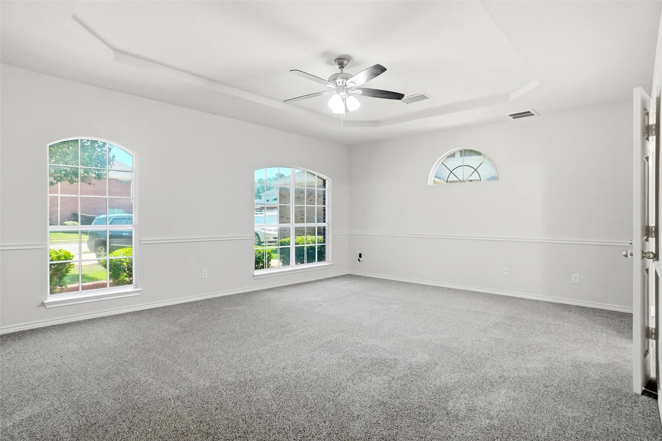 Single Family Residence For Sale in Tarrant County , 5231 Woodfield Drive, Grand Prairie, Texas 75052, 5 Bedroom, 4 Bathroom, 2 Garage spaces, 4,534 Sqft, built in 2006, mls#21336063, Real Estate Agent in Grand Prairie, Homes For Sale in Tarrant county, Homes For Sale in Grand Prairie, Realtor in Grand Prairie Texas, Real Estate Brokerage Independent Realty Texas, Luminita Cordes Realtor