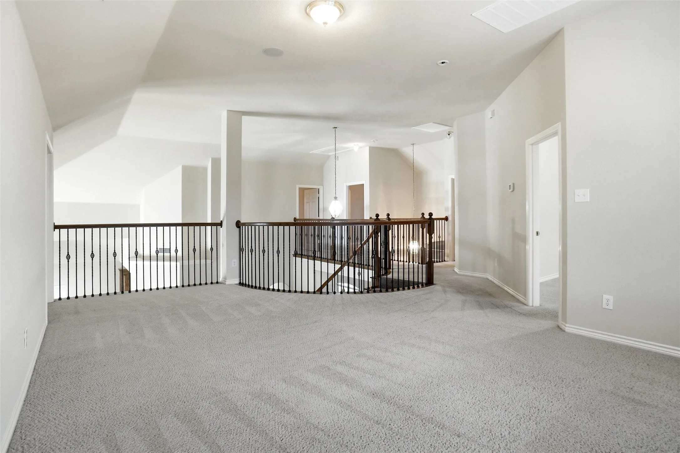 Single Family Residence For Sale in Tarrant County , 5231 Woodfield Drive, Grand Prairie, Texas 75052, 5 Bedroom, 4 Bathroom, 2 Garage spaces, 4,534 Sqft, built in 2006, mls#21336063, Real Estate Agent in Grand Prairie, Homes For Sale in Tarrant county, Homes For Sale in Grand Prairie, Realtor in Grand Prairie Texas, Real Estate Brokerage Independent Realty Texas, Luminita Cordes Realtor
