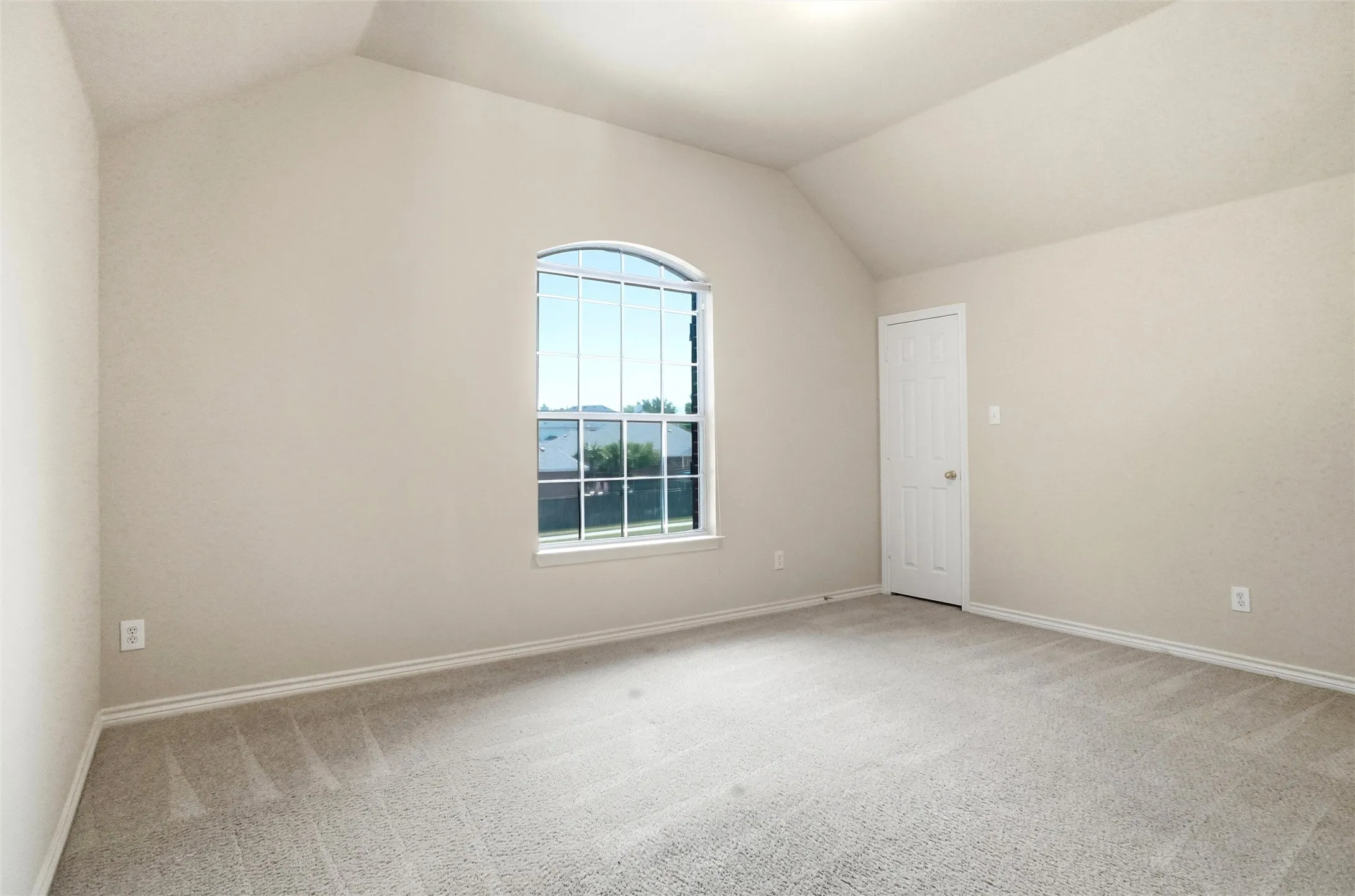 Single Family Residence For Sale in Tarrant County , 5231 Woodfield Drive, Grand Prairie, Texas 75052, 5 Bedroom, 4 Bathroom, 2 Garage spaces, 4,534 Sqft, built in 2006, mls#21336063, Real Estate Agent in Grand Prairie, Homes For Sale in Tarrant county, Homes For Sale in Grand Prairie, Realtor in Grand Prairie Texas, Real Estate Brokerage Independent Realty Texas, Luminita Cordes Realtor