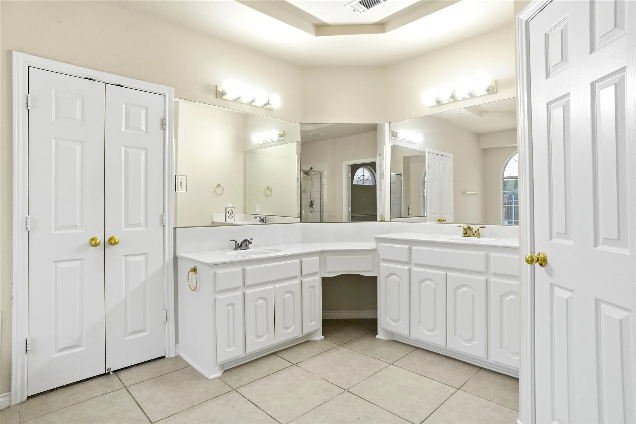 Single Family Residence For Sale in Tarrant County , 5231 Woodfield Drive, Grand Prairie, Texas 75052, 5 Bedroom, 4 Bathroom, 2 Garage spaces, 4,534 Sqft, built in 2006, mls#21336063, Real Estate Agent in Grand Prairie, Homes For Sale in Tarrant county, Homes For Sale in Grand Prairie, Realtor in Grand Prairie Texas, Real Estate Brokerage Independent Realty Texas, Luminita Cordes Realtor