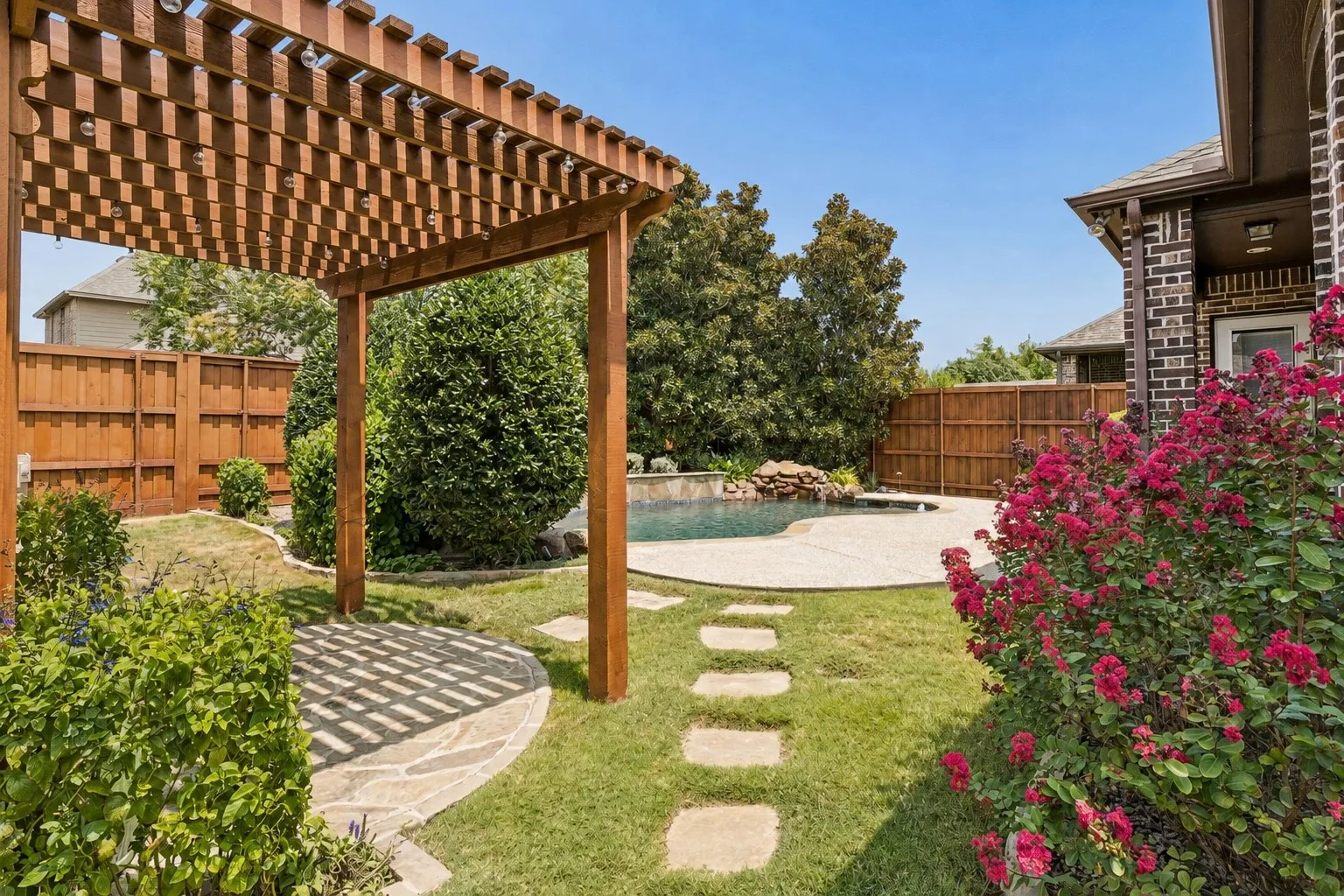 Single Family Residence For Sale in Collin County , 5600 Ridgepass Lane, Mc Kinney, Texas 75071, 4 Bedroom, 4 Bathroom, 3 Garage spaces, 3,324 Sqft, built in 2014, mls#21352009, Real Estate Agent in Mc Kinney, Homes For Sale in Collin county, Homes For Sale in Mc Kinney, Realtor in Mc Kinney Texas, Real Estate Brokerage Independent Realty Texas, Luminita Cordes Realtor